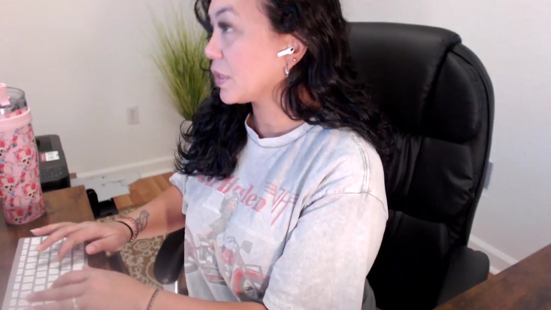 Gallery image thumbnail from MickaylaStar's myfreecams stream on, 06/19/2025, 16:49 image 15 of 20