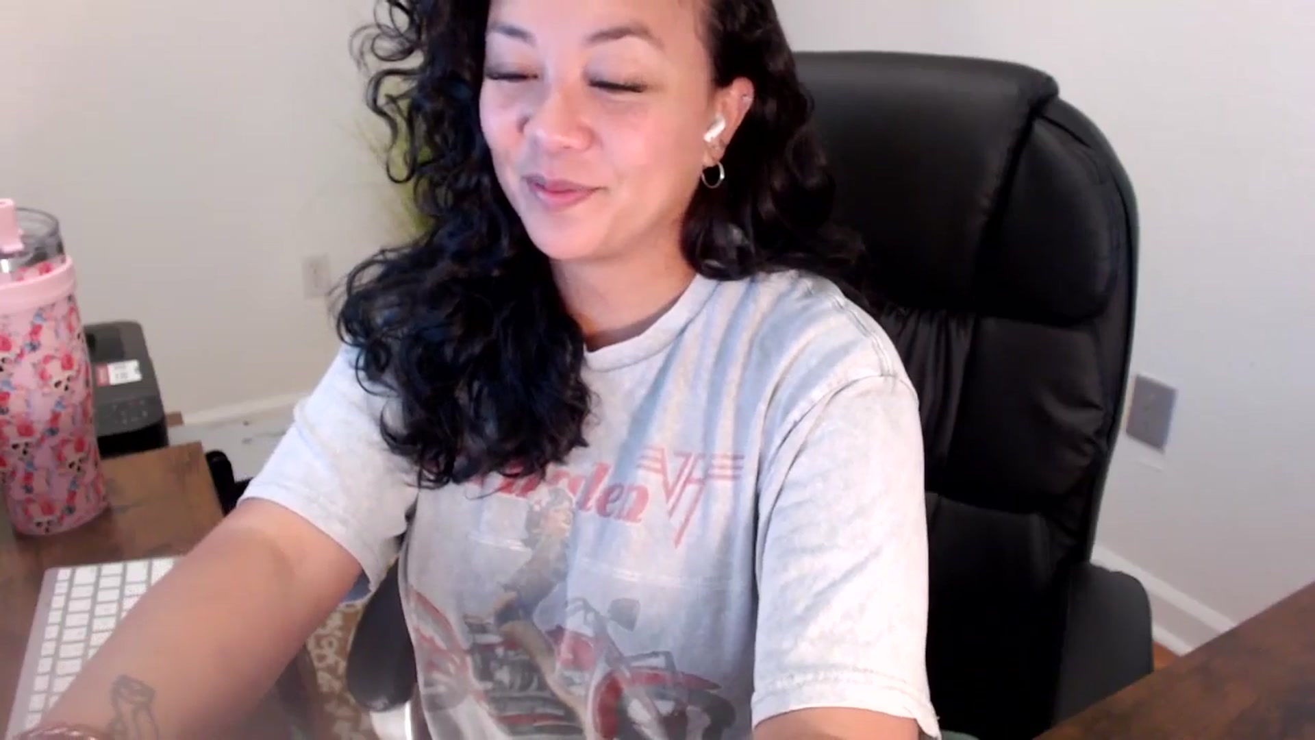 Gallery image thumbnail from MickaylaStar's myfreecams stream on, 06/19/2025, 16:49 image 12 of 20