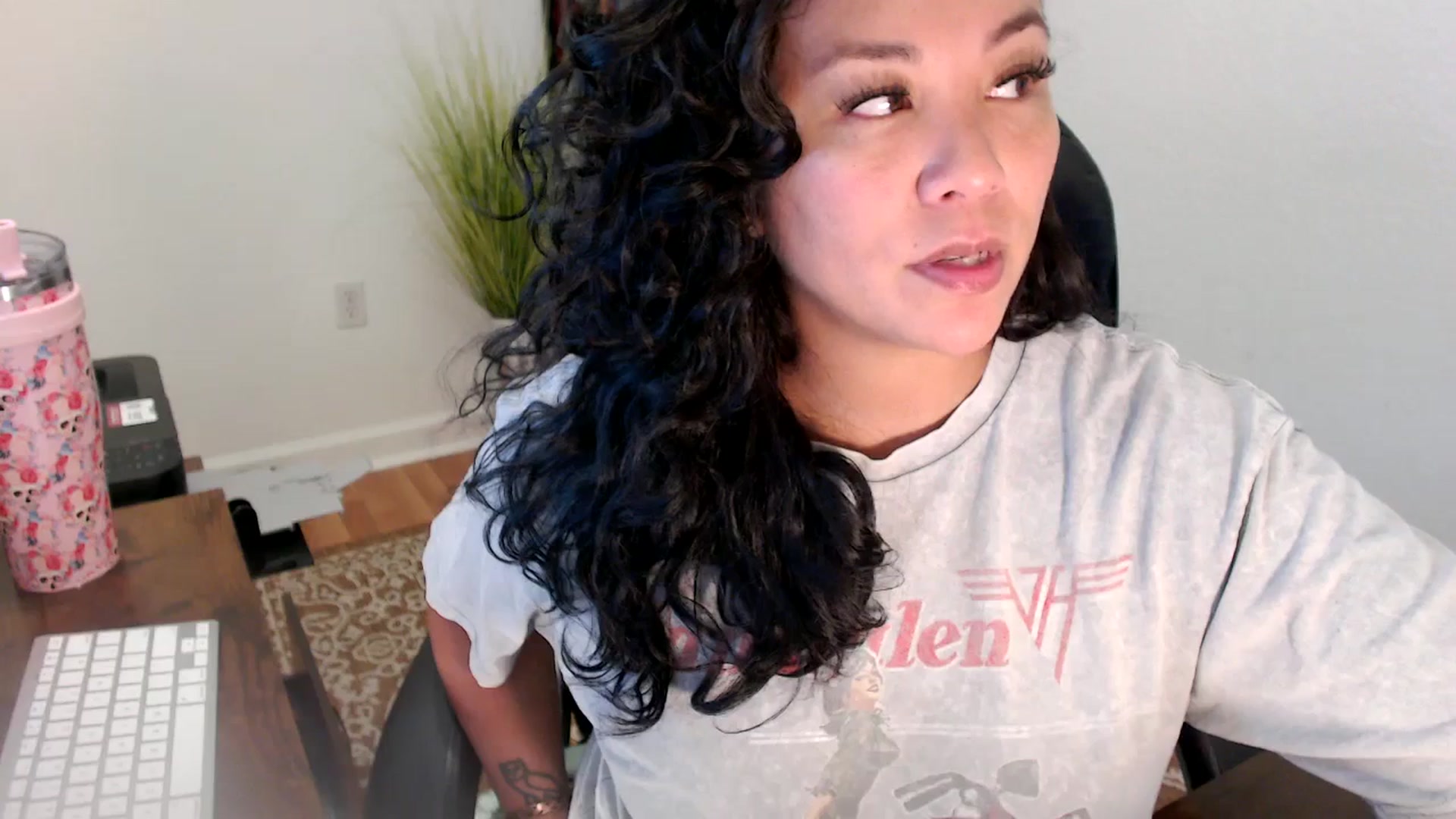 Gallery image thumbnail from MickaylaStar's myfreecams stream on, 06/19/2025, 16:49 image 10 of 20