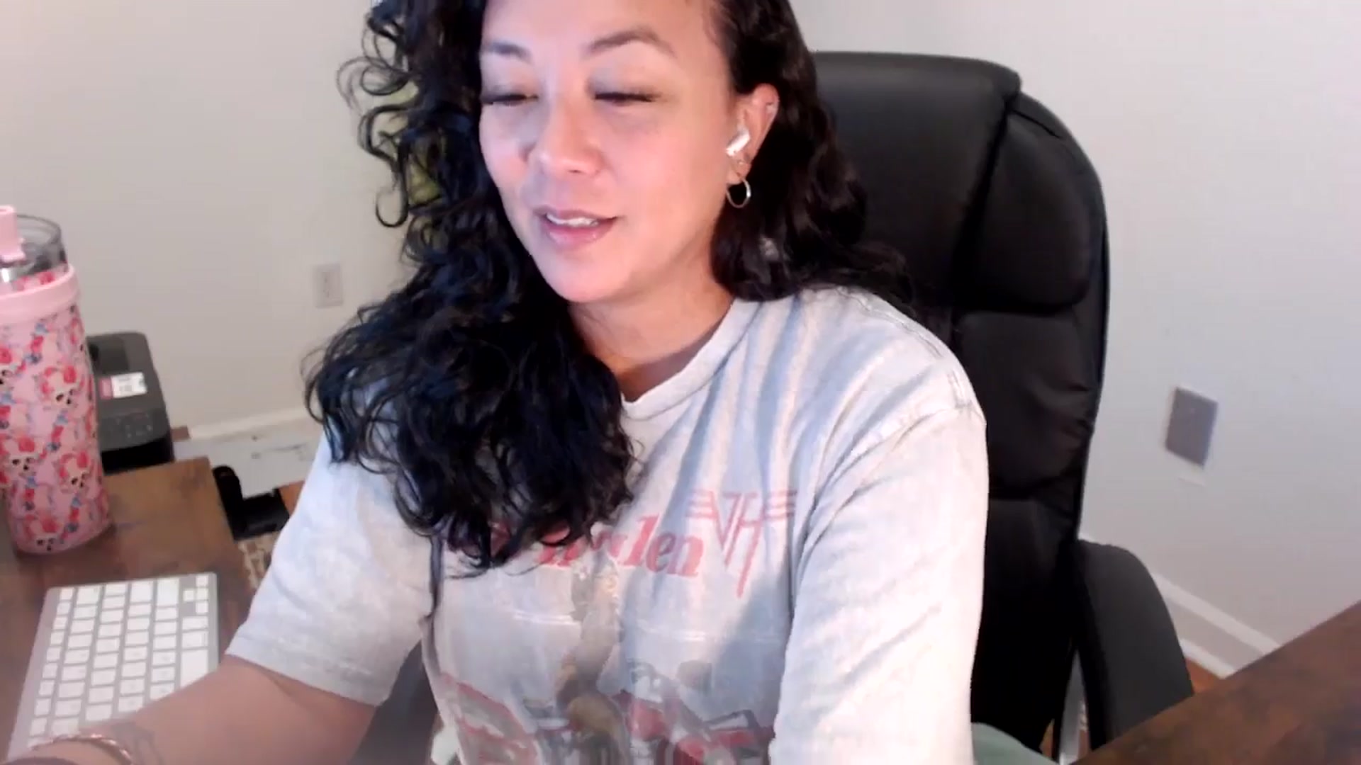 Gallery image thumbnail from MickaylaStar's myfreecams stream on, 06/19/2025, 16:49 image 13 of 20