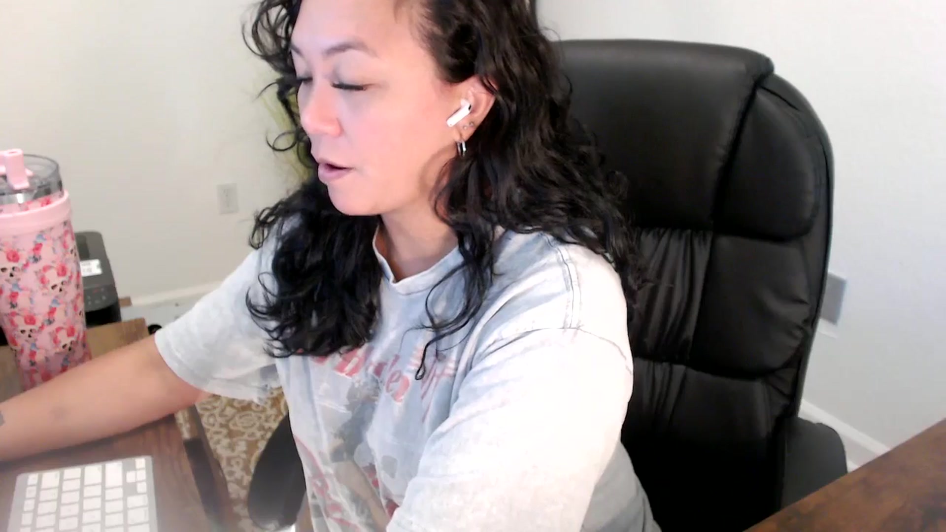 Gallery image thumbnail from MickaylaStar's myfreecams stream on, 06/19/2025, 17:29 image 11 of 20