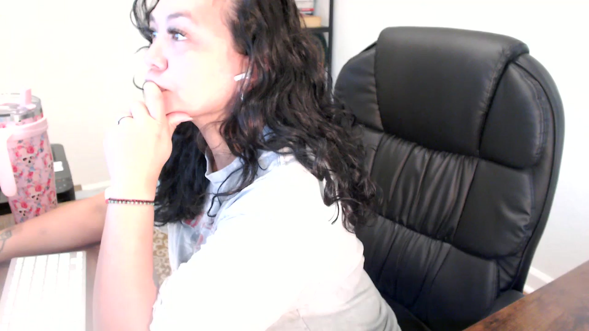 Gallery image thumbnail from MickaylaStar's myfreecams stream on, 06/19/2025, 17:29 image 6 of 20