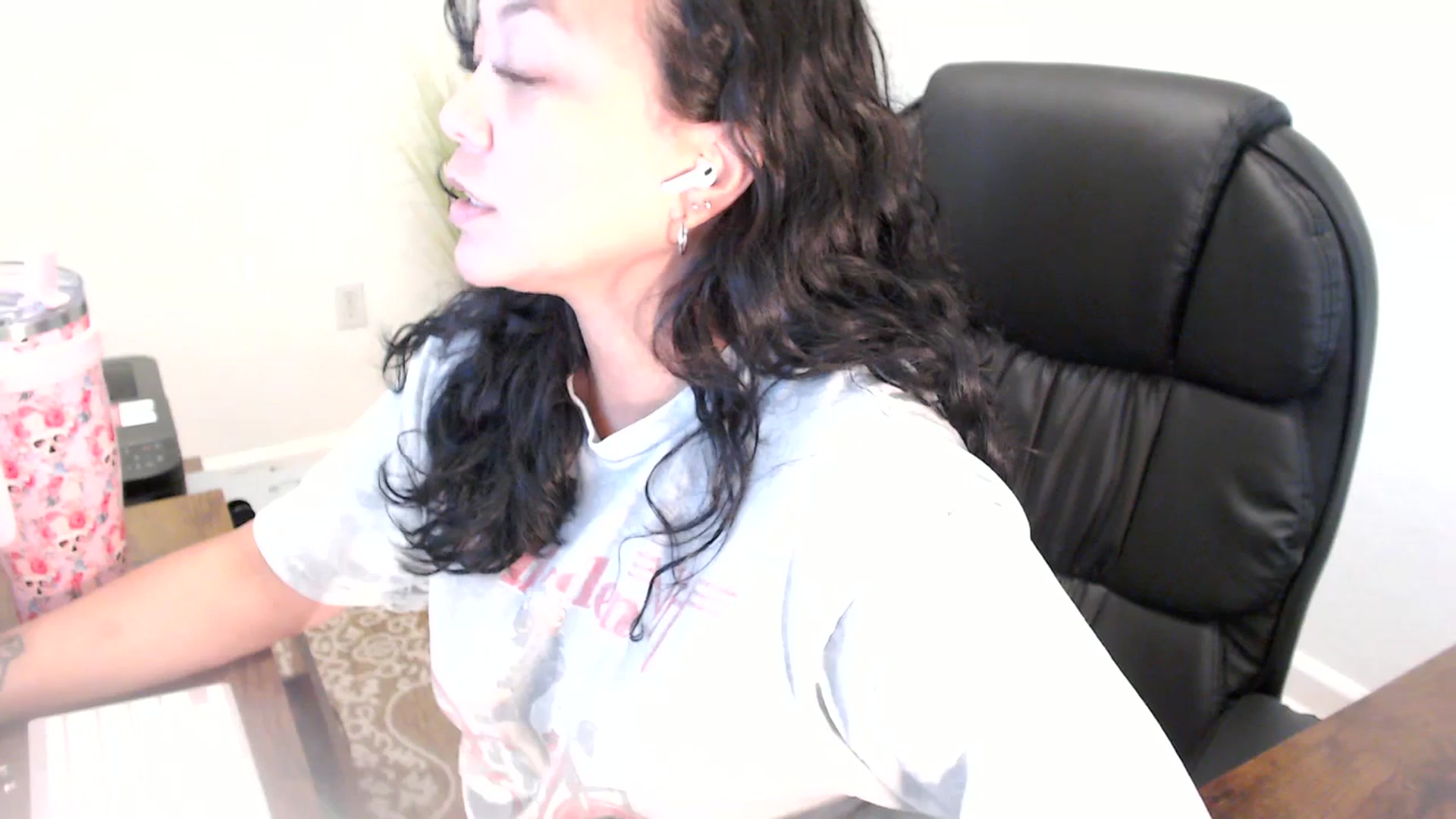 Gallery image thumbnail from MickaylaStar's myfreecams stream on, 06/19/2025, 17:29 image 19 of 20