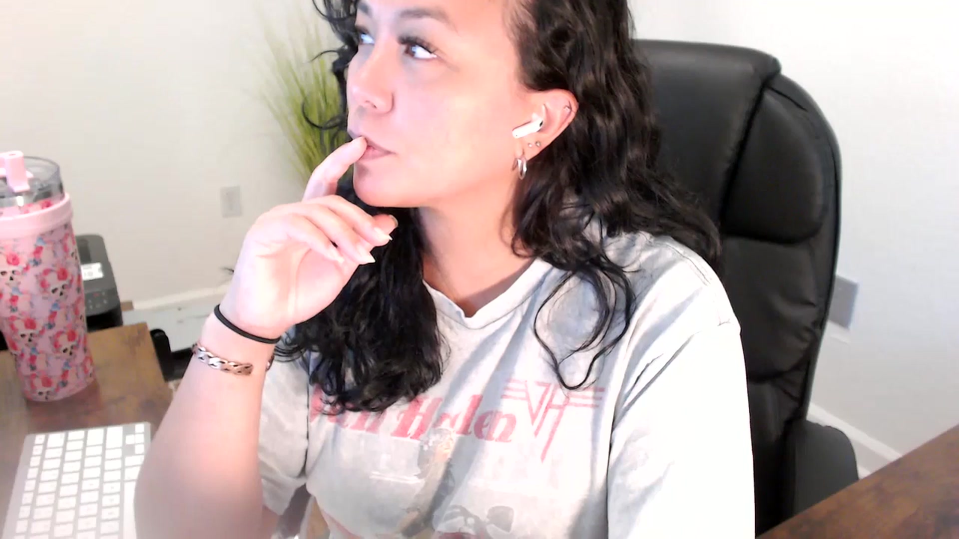 Gallery image thumbnail from MickaylaStar's myfreecams stream on, 06/19/2025, 17:29 image 8 of 20