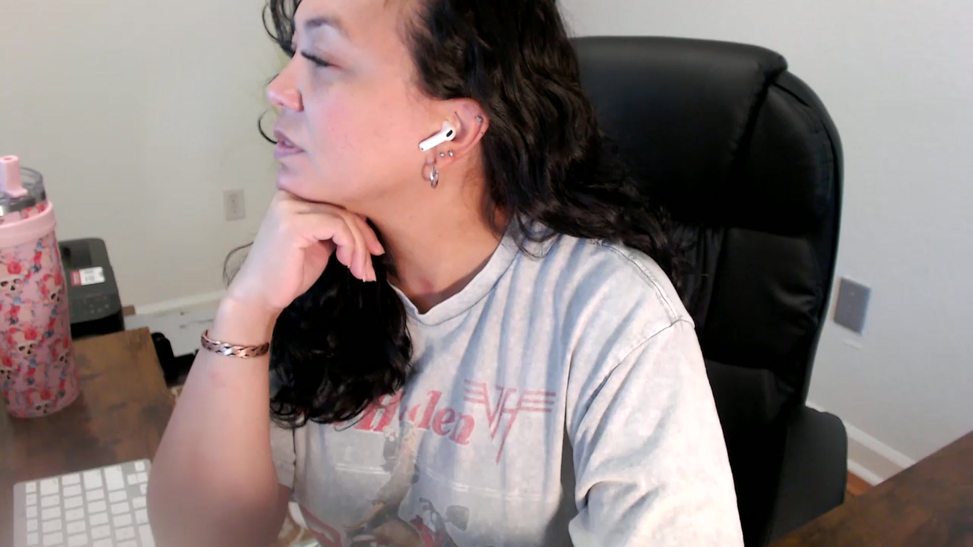 Gallery image thumbnail from MickaylaStar's myfreecams stream on, 06/19/2025, 17:45 image 17 of 20