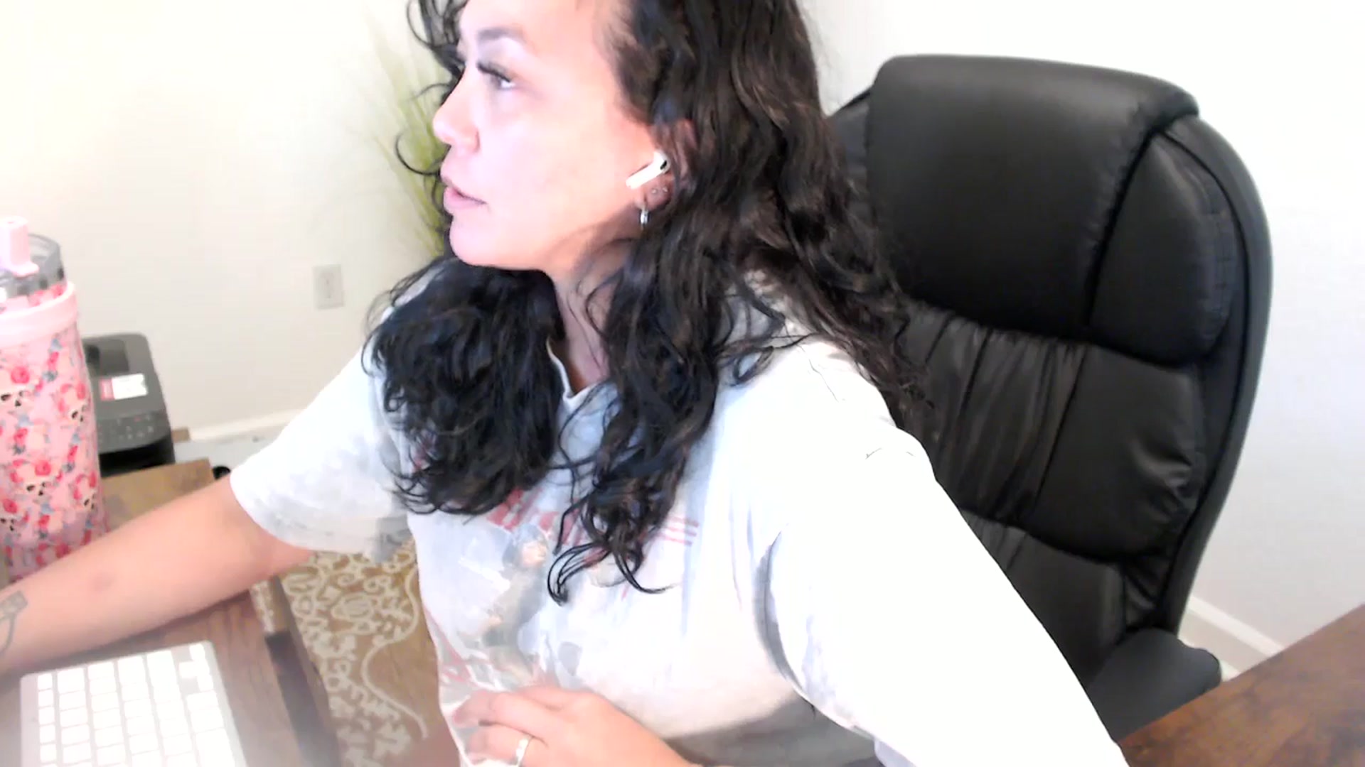 Gallery image thumbnail from MickaylaStar's myfreecams stream on, 06/19/2025, 17:45 image 8 of 20