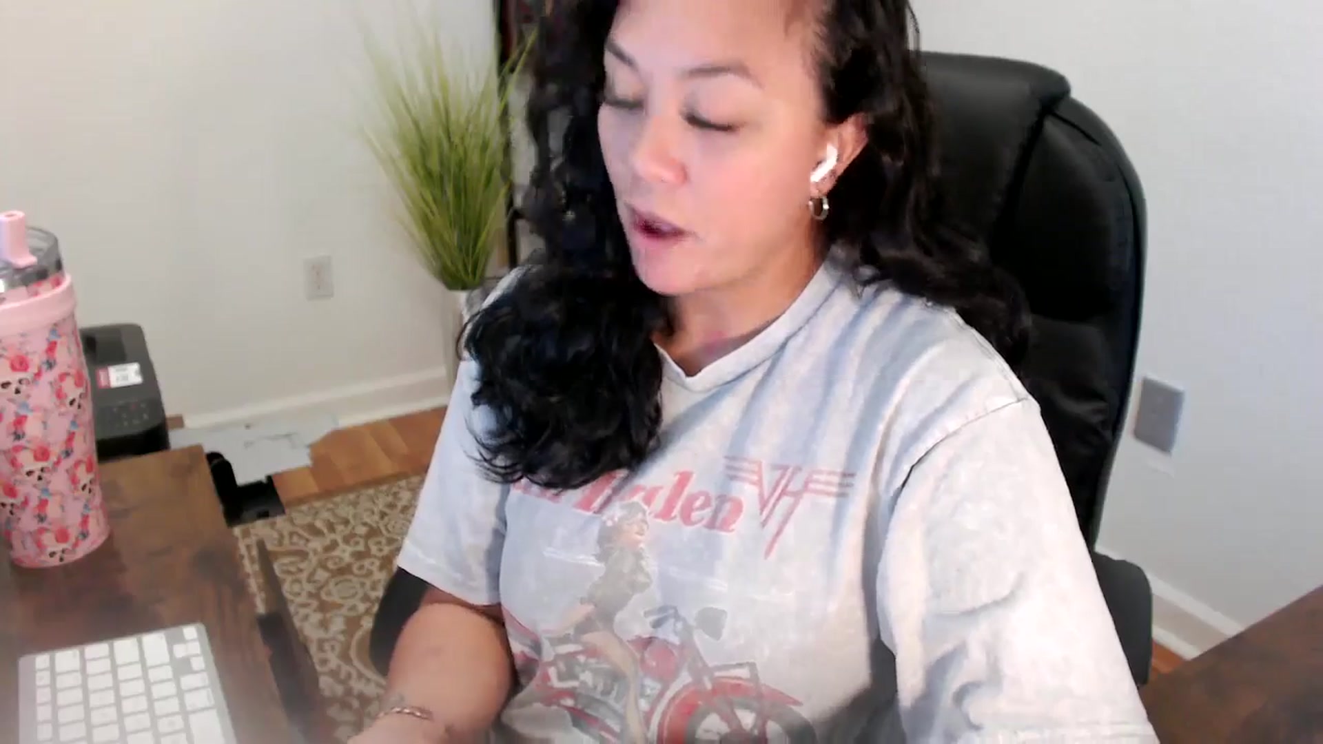 Gallery image thumbnail from MickaylaStar's myfreecams stream on, 06/19/2025, 17:45 image 16 of 20
