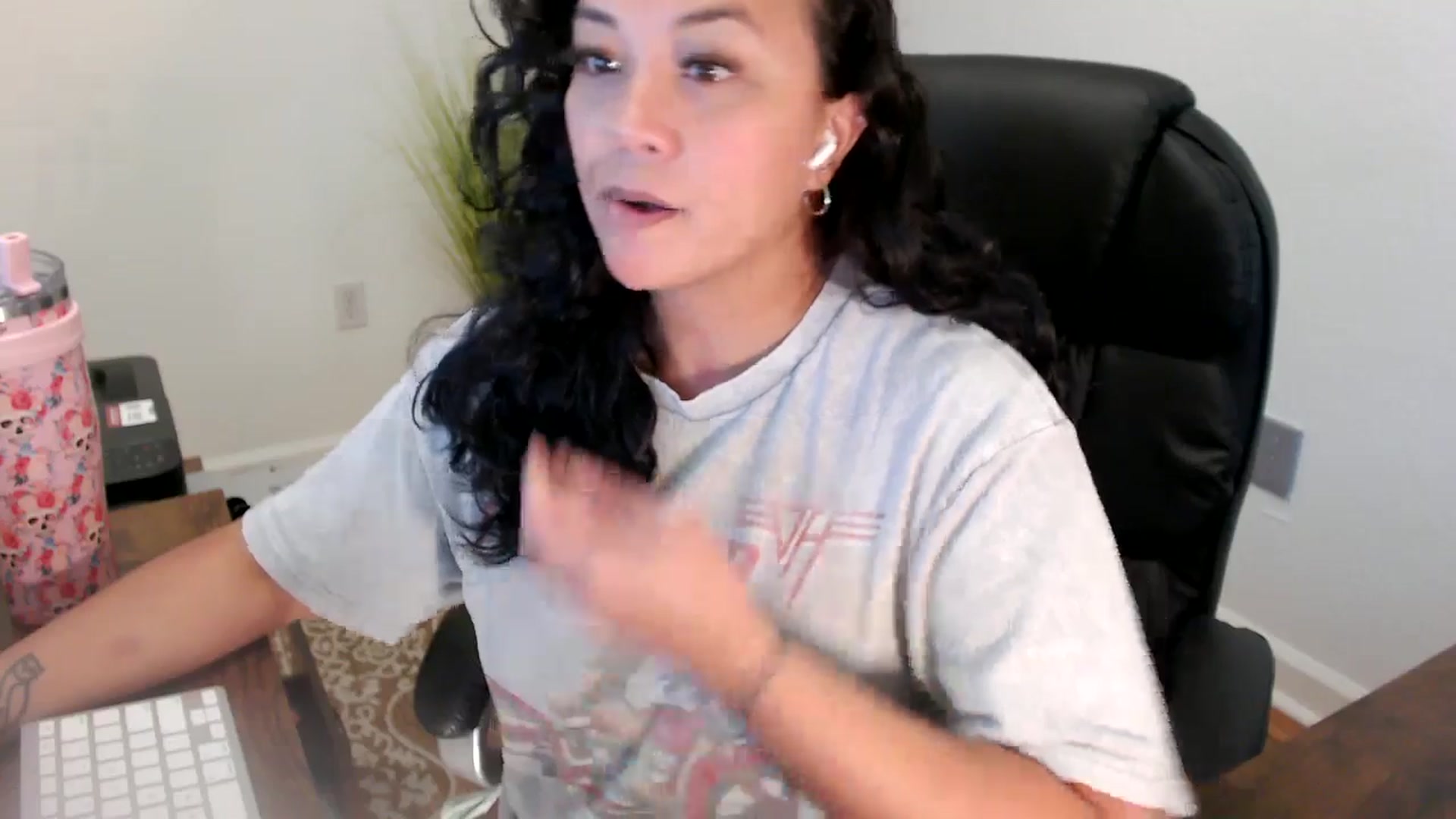 Gallery image thumbnail from MickaylaStar's myfreecams stream on, 06/19/2025, 17:45 image 19 of 20