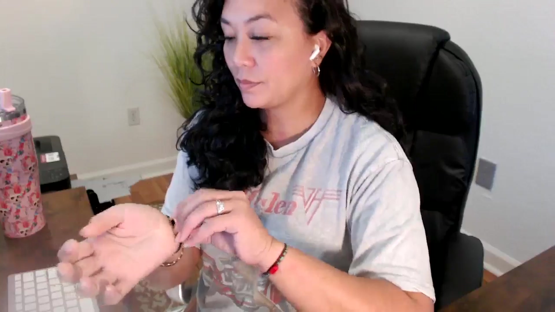 Gallery image thumbnail from MickaylaStar's myfreecams stream on, 06/19/2025, 17:45 image 13 of 20