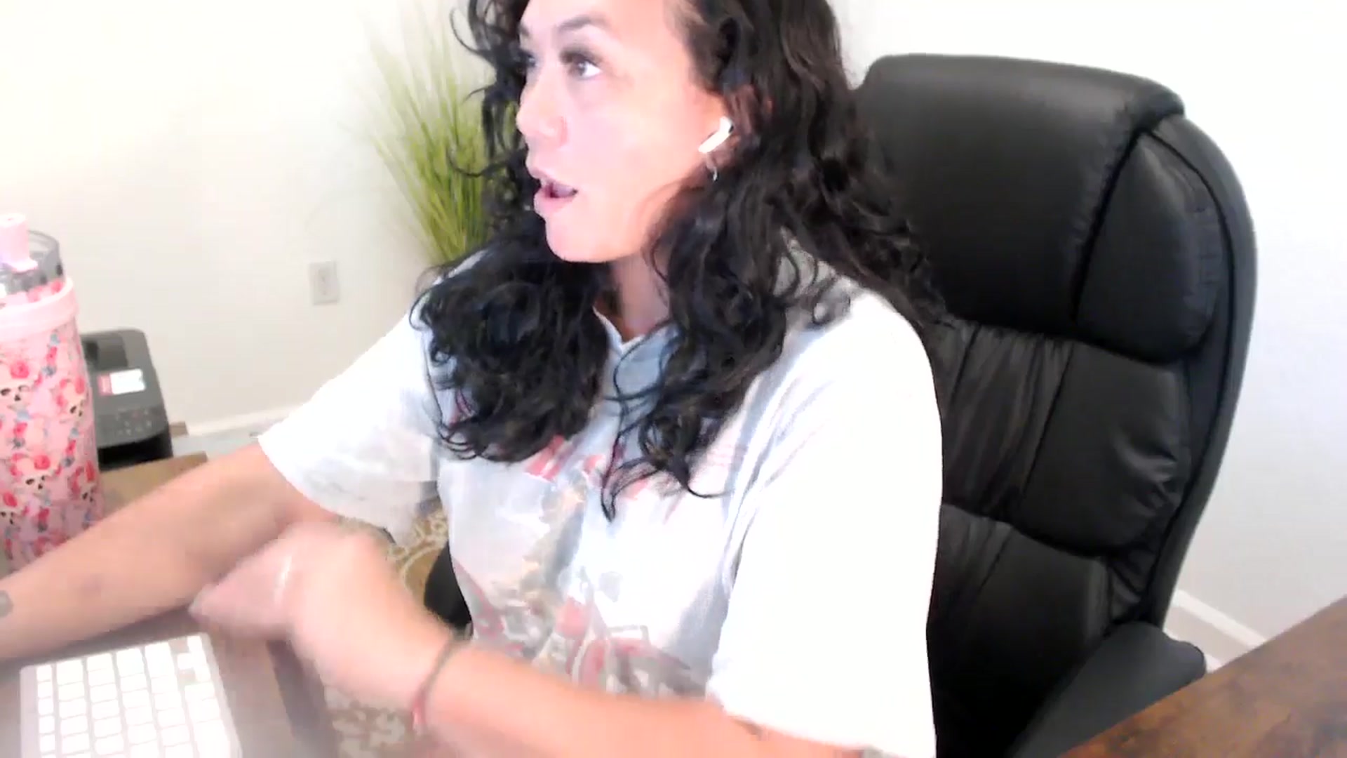 Gallery image thumbnail from MickaylaStar's myfreecams stream on, 06/19/2025, 17:45 image 7 of 20