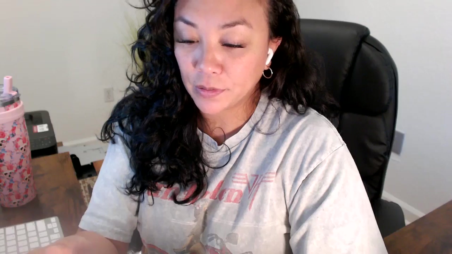Gallery image thumbnail from MickaylaStar's myfreecams stream on, 06/19/2025, 18:42 image 10 of 20