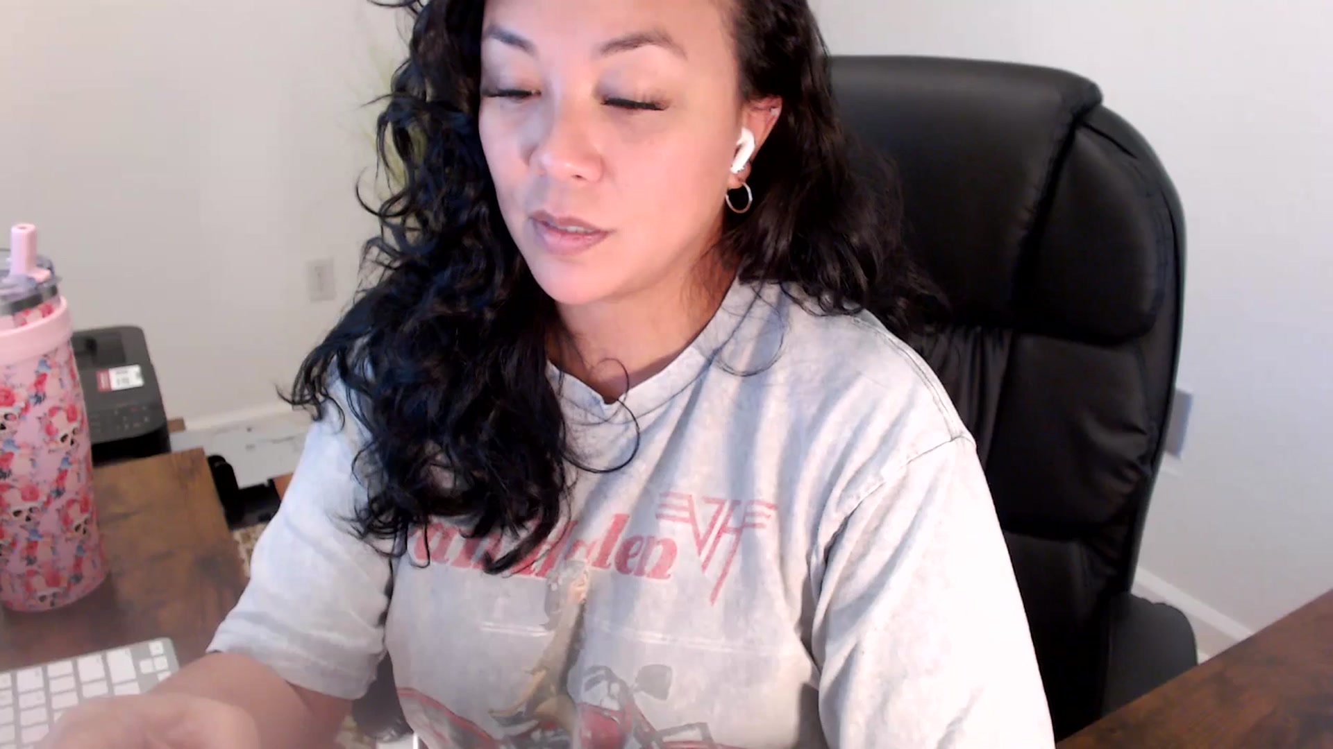 Gallery image thumbnail from MickaylaStar's myfreecams stream on, 06/19/2025, 18:42 image 11 of 20