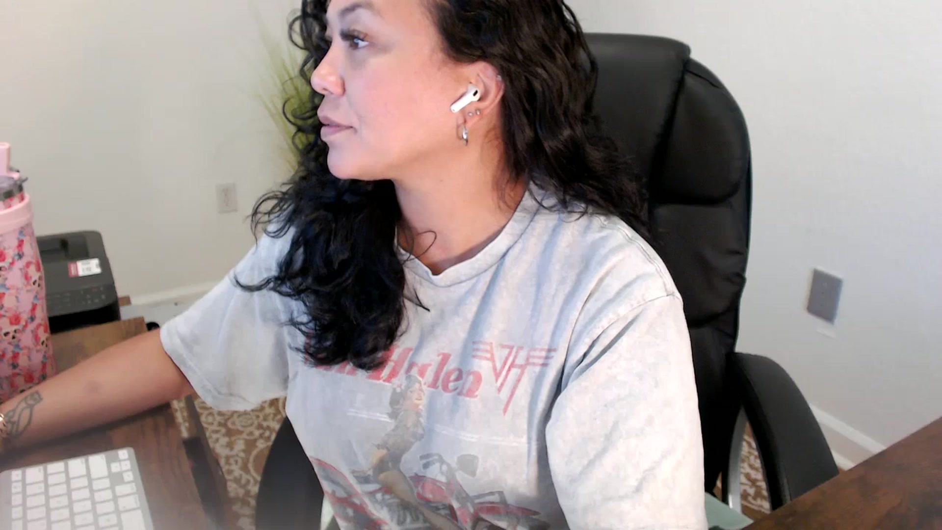 Gallery image thumbnail from MickaylaStar's myfreecams stream on, 06/19/2025, 18:42 image 4 of 20