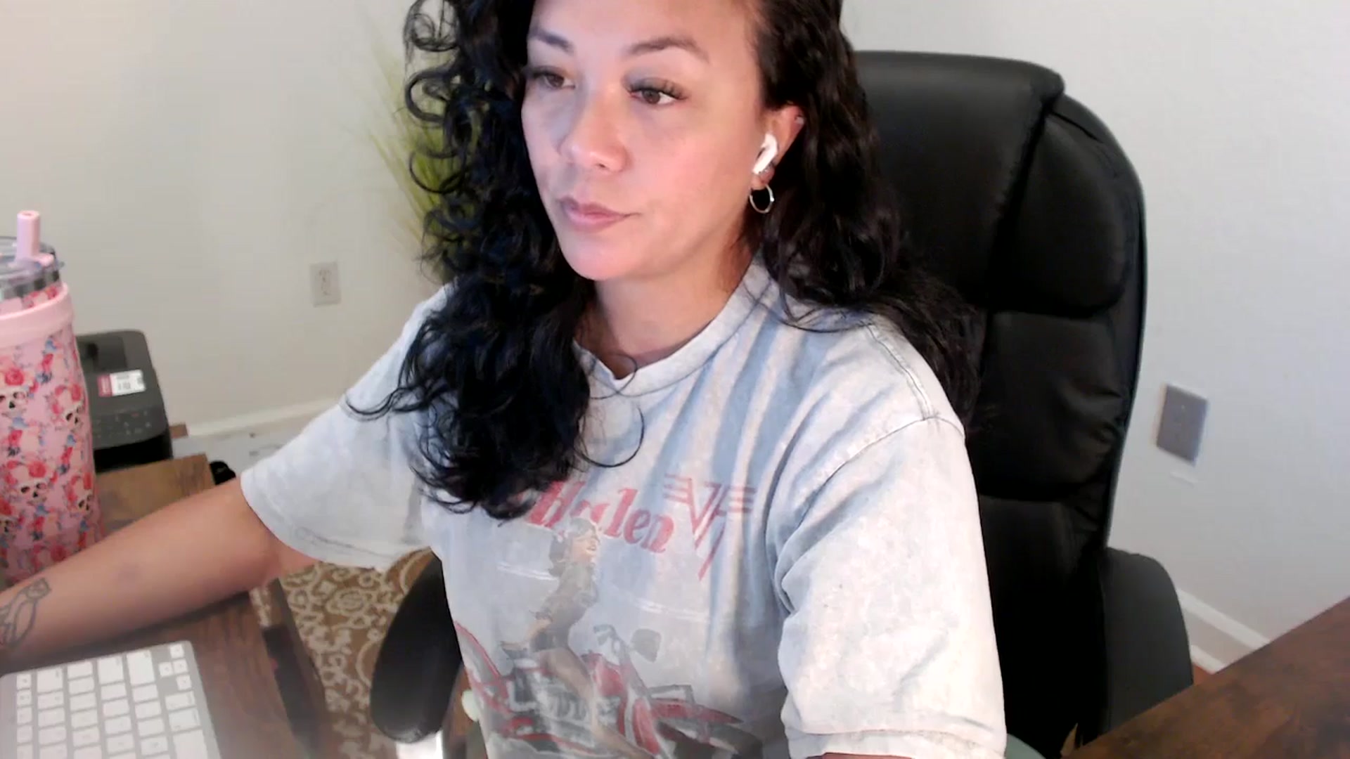 Gallery image thumbnail from MickaylaStar's myfreecams stream on, 06/19/2025, 18:42 image 7 of 20