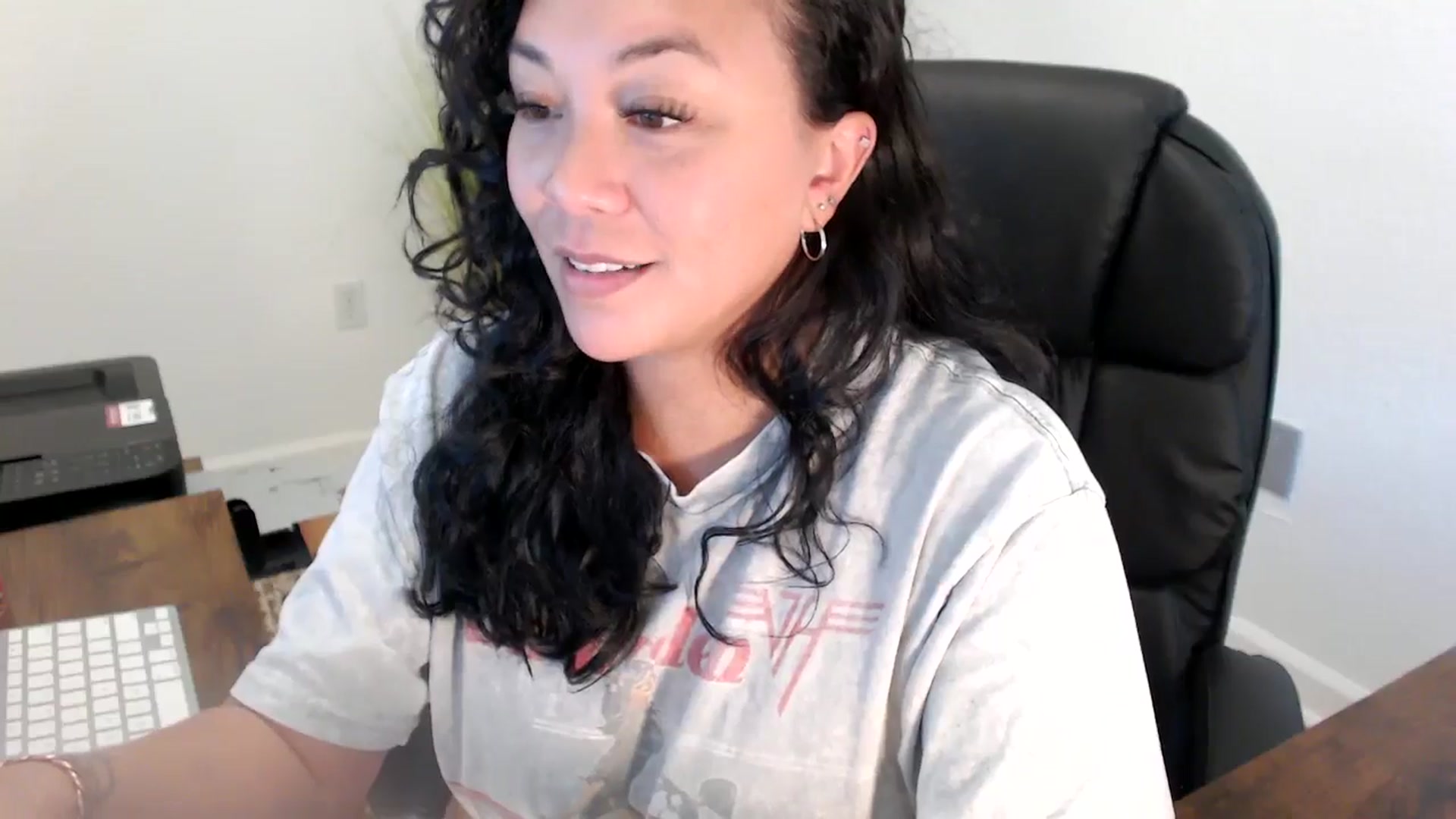 Gallery image thumbnail from MickaylaStar's myfreecams stream on, 06/19/2025, 19:35 image 4 of 20