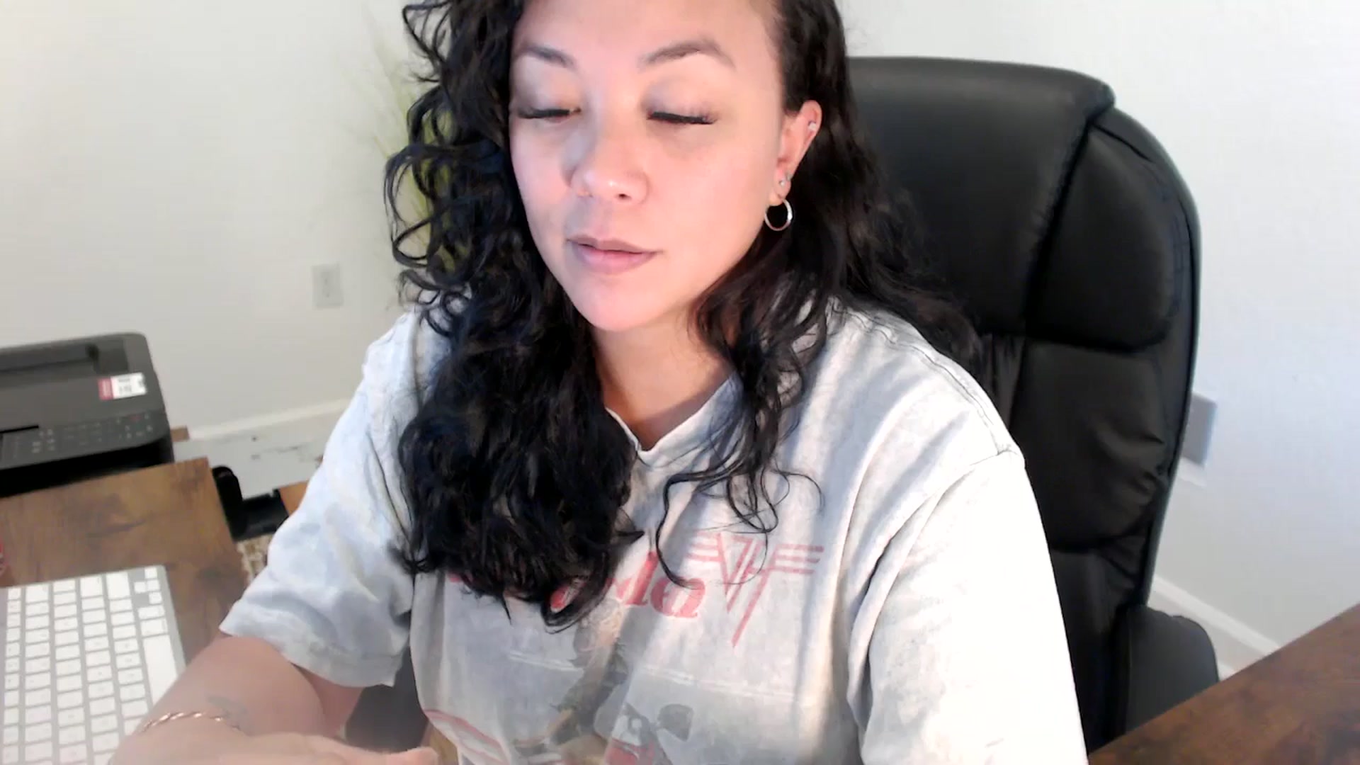 Gallery image thumbnail from MickaylaStar's myfreecams stream on, 06/19/2025, 19:35 image 5 of 20