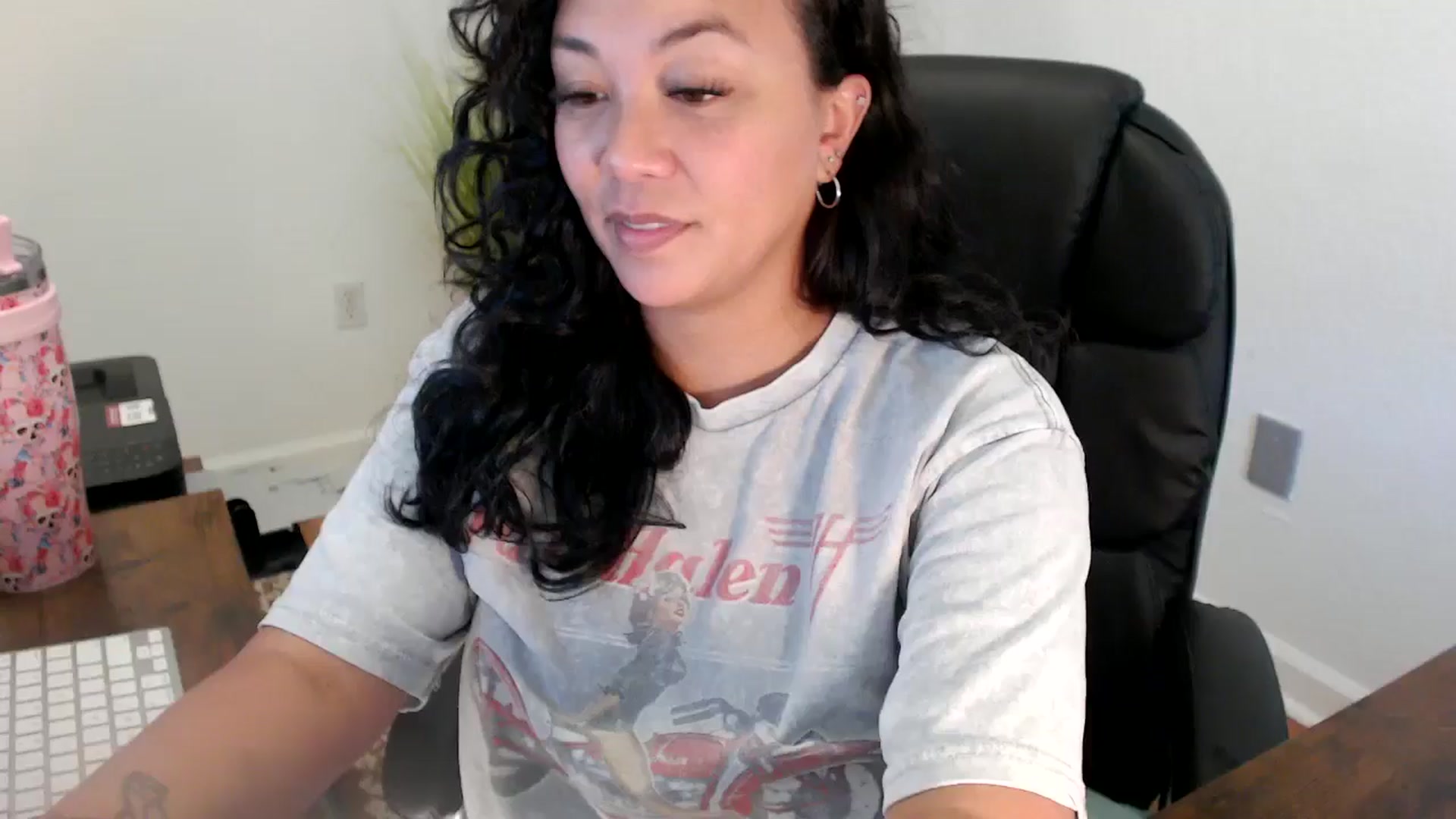 Gallery image thumbnail from MickaylaStar's myfreecams stream on, 06/19/2025, 19:35 image 18 of 20