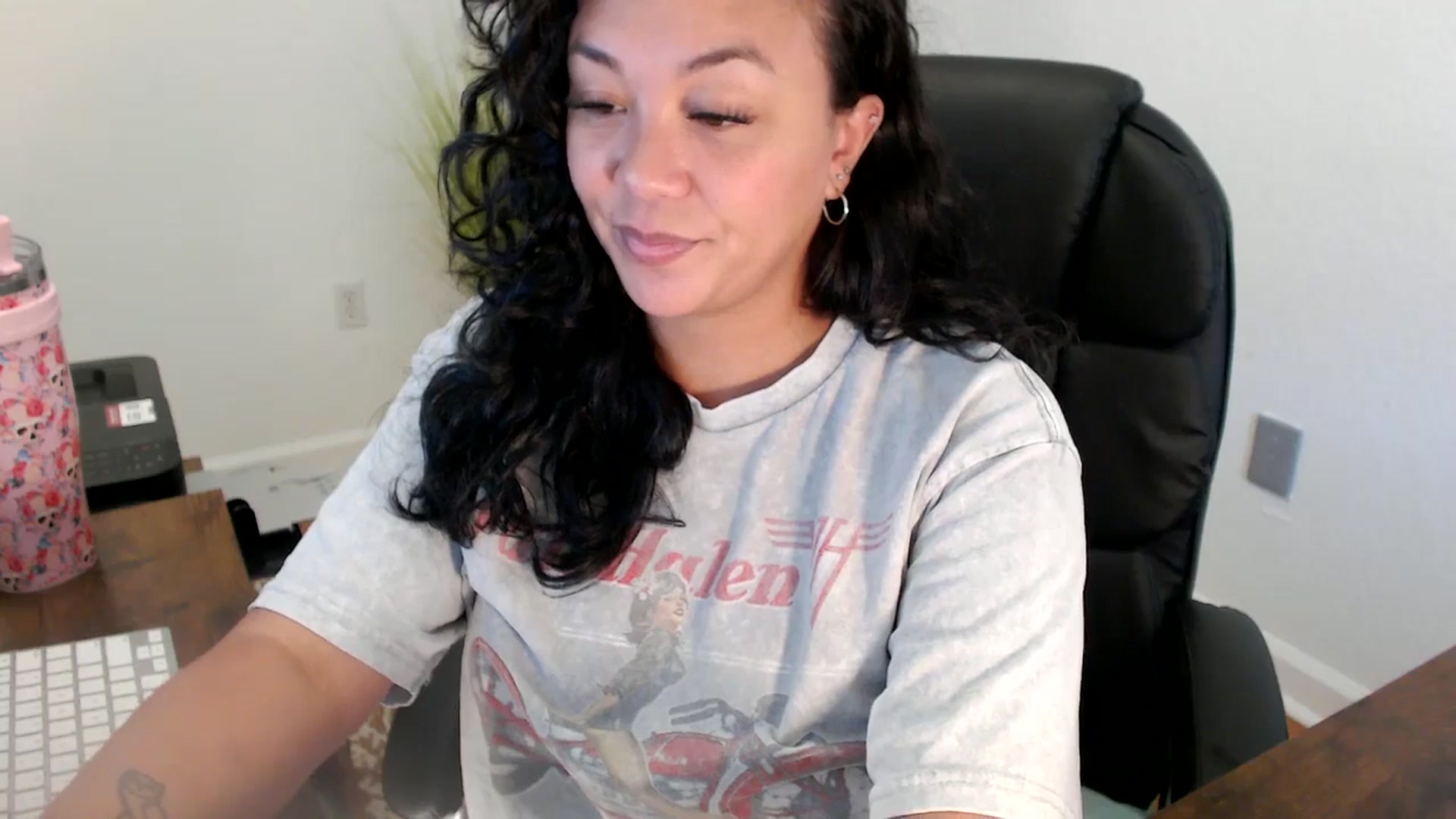 Gallery image thumbnail from MickaylaStar's myfreecams stream on, 06/19/2025, 19:35 image 19 of 20