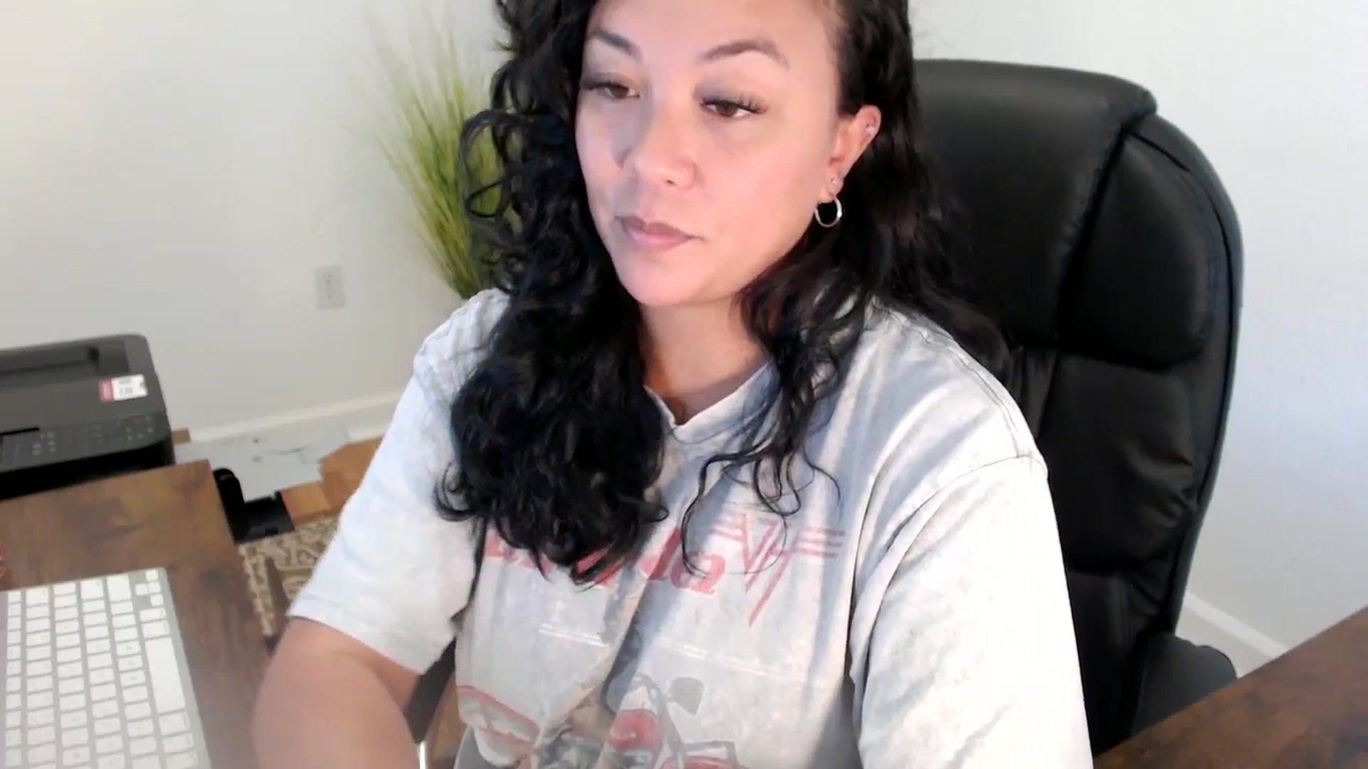 Gallery image thumbnail from MickaylaStar's myfreecams stream on, 06/19/2025, 19:35 image 2 of 20