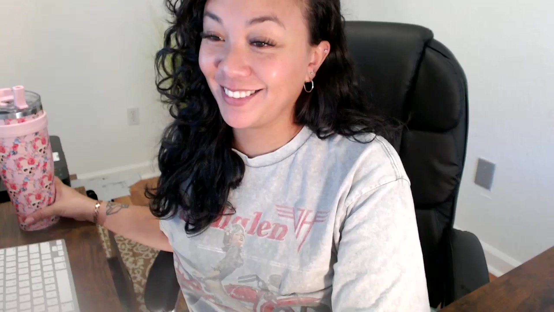 Gallery image thumbnail from MickaylaStar's myfreecams stream on, 06/19/2025, 19:35 image 20 of 20
