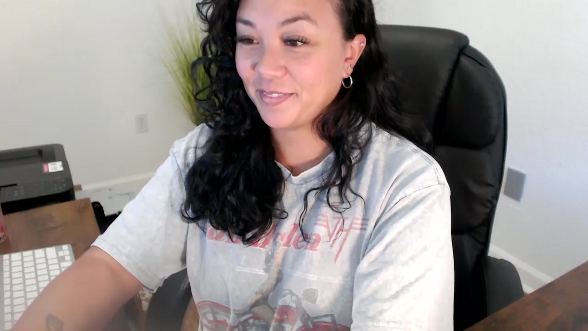 Gallery image thumbnail from MickaylaStar's myfreecams stream on, 06/19/2025, 19:35 image 1 of 20
