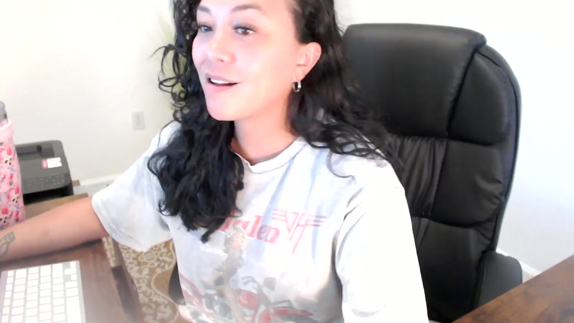 Gallery image thumbnail from MickaylaStar's myfreecams stream on, 06/19/2025, 19:47 image 20 of 20