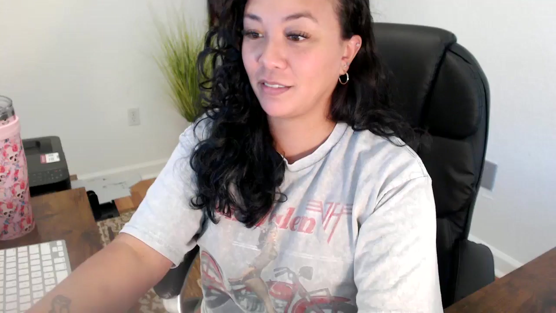 Gallery image thumbnail from MickaylaStar's myfreecams stream on, 06/19/2025, 19:47 image 2 of 20