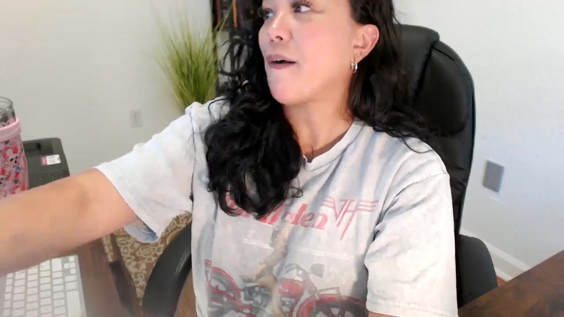 Gallery image thumbnail from MickaylaStar's myfreecams stream on, 06/19/2025, 19:47 image 13 of 20