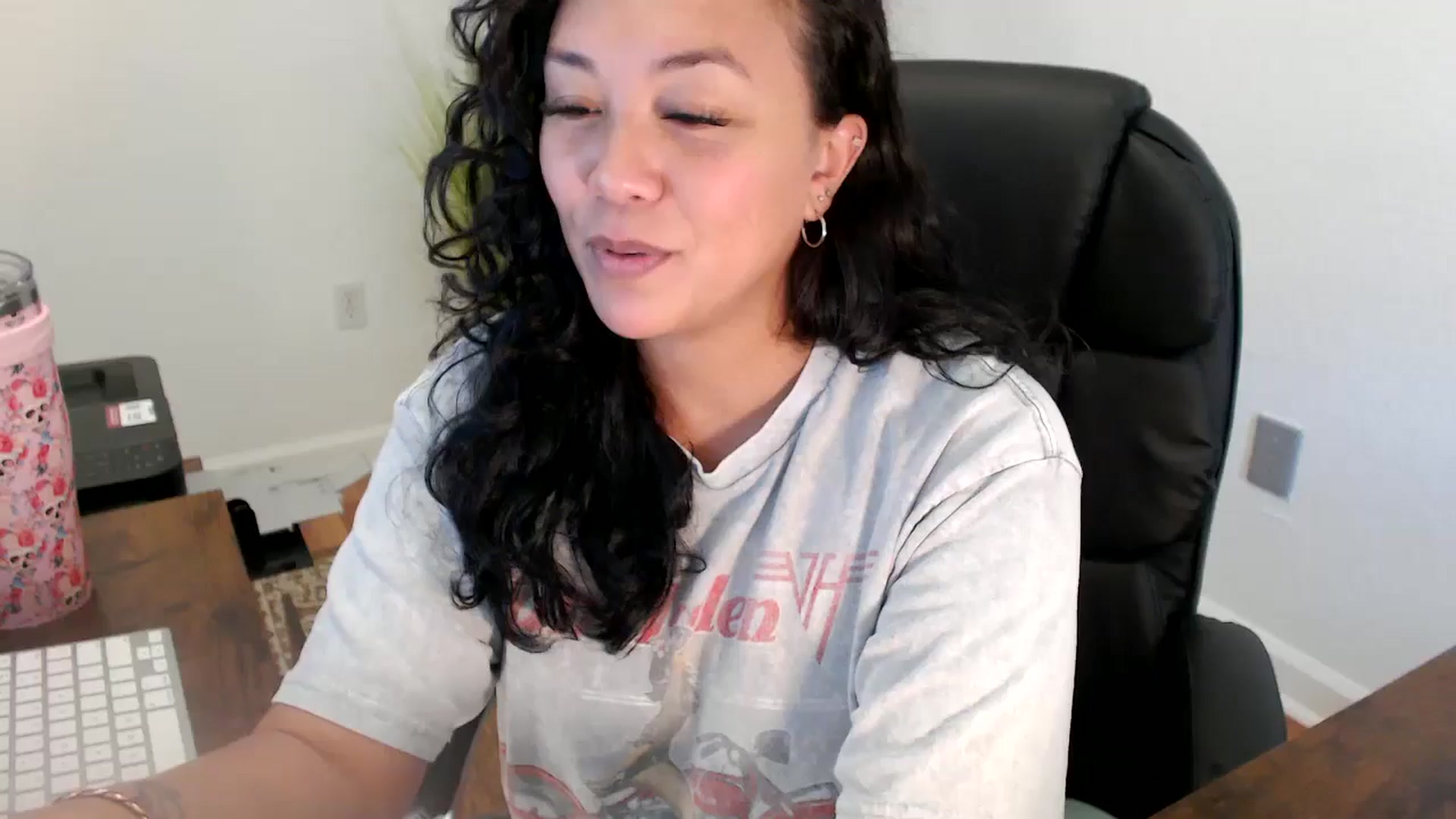 Gallery image thumbnail from MickaylaStar's myfreecams stream on, 06/19/2025, 19:47 image 6 of 20