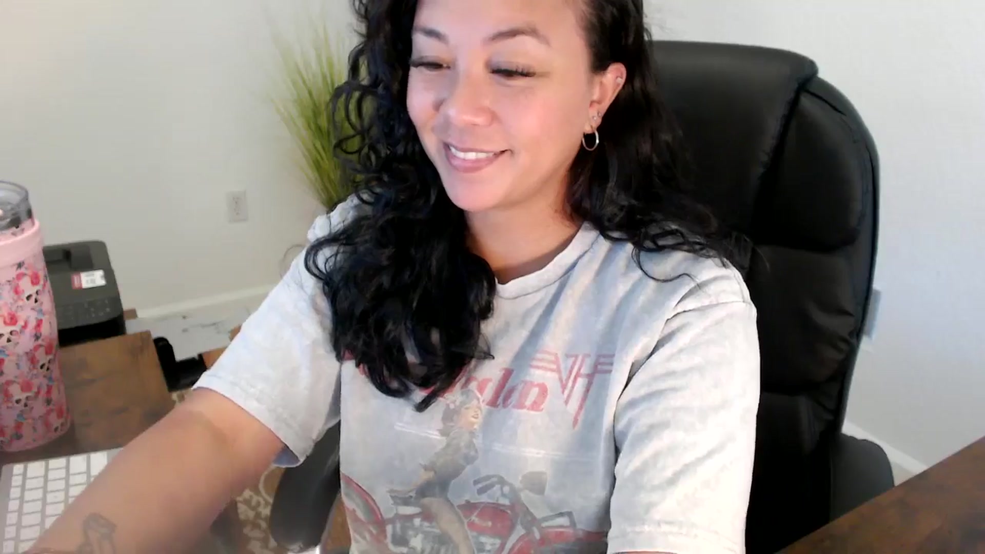 Gallery image thumbnail from MickaylaStar's myfreecams stream on, 06/19/2025, 19:47 image 19 of 20