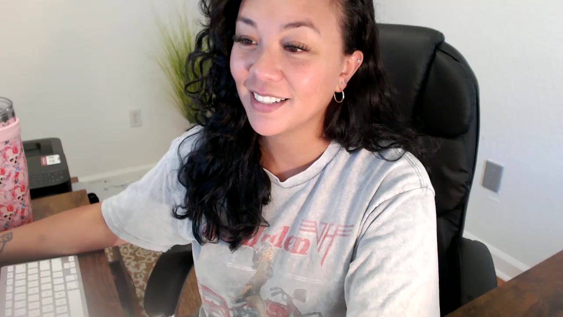 Gallery image thumbnail from MickaylaStar's myfreecams stream on, 06/19/2025, 19:47 image 8 of 20