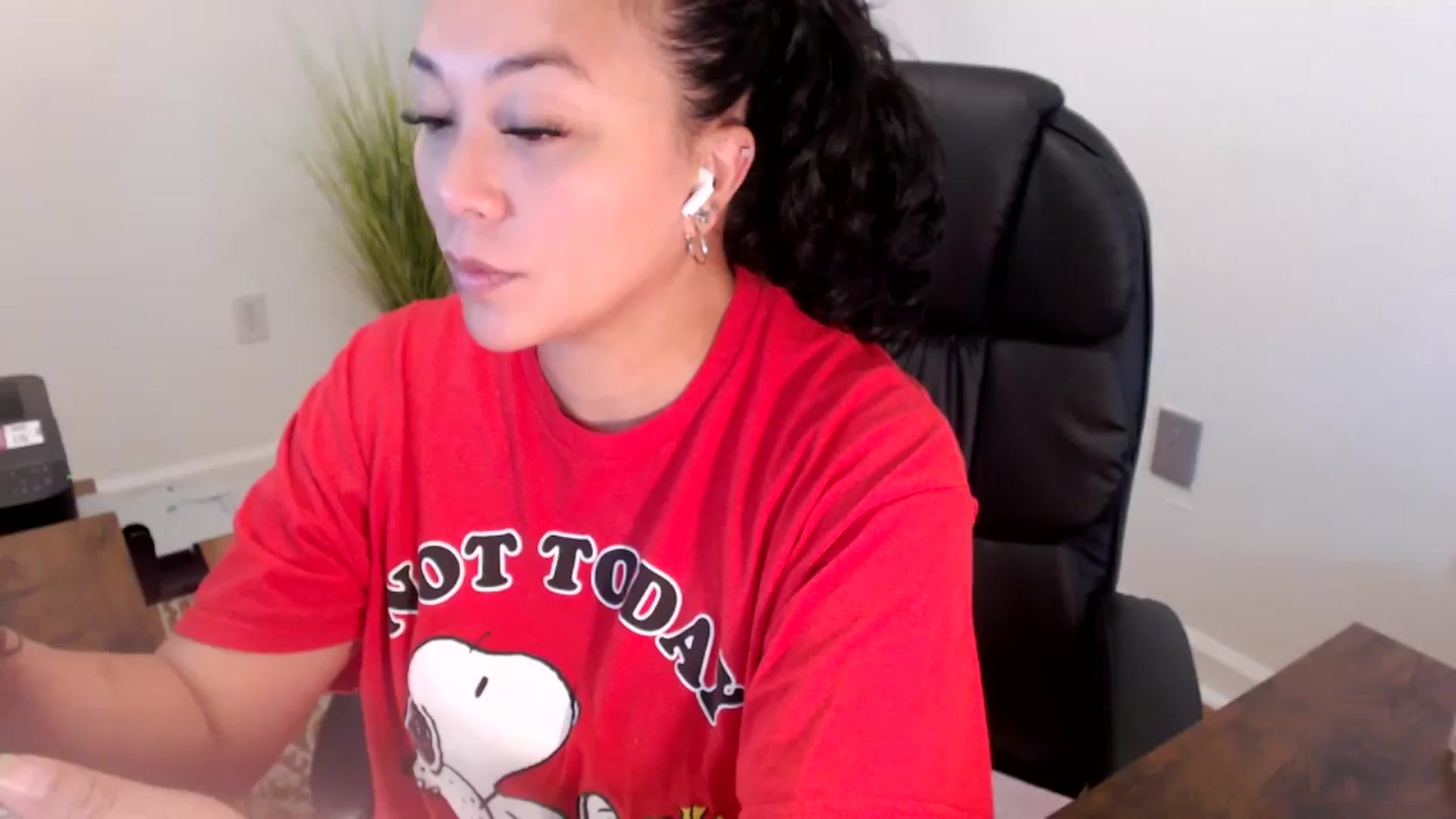 Gallery image thumbnail from MickaylaStar's myfreecams stream on, 06/20/2025, 16:04 image 14 of 20