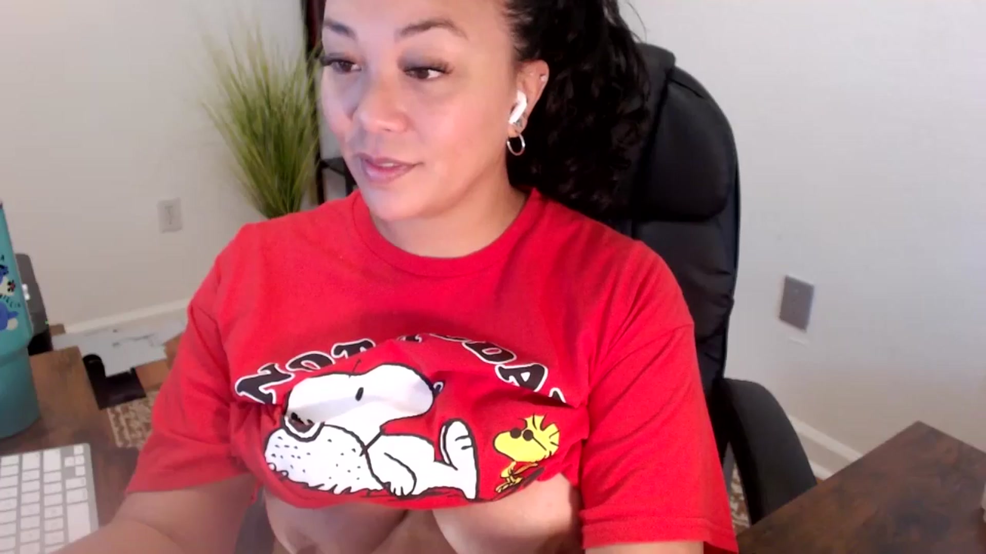 Gallery image thumbnail from MickaylaStar's myfreecams stream on, 06/20/2025, 16:04 image 7 of 20
