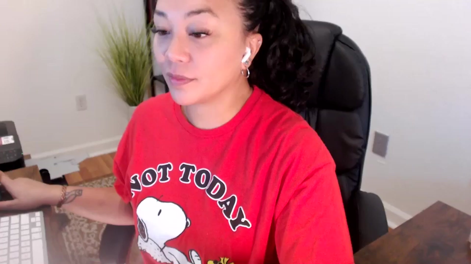 Gallery image thumbnail from MickaylaStar's myfreecams stream on, 06/20/2025, 16:04 image 11 of 20