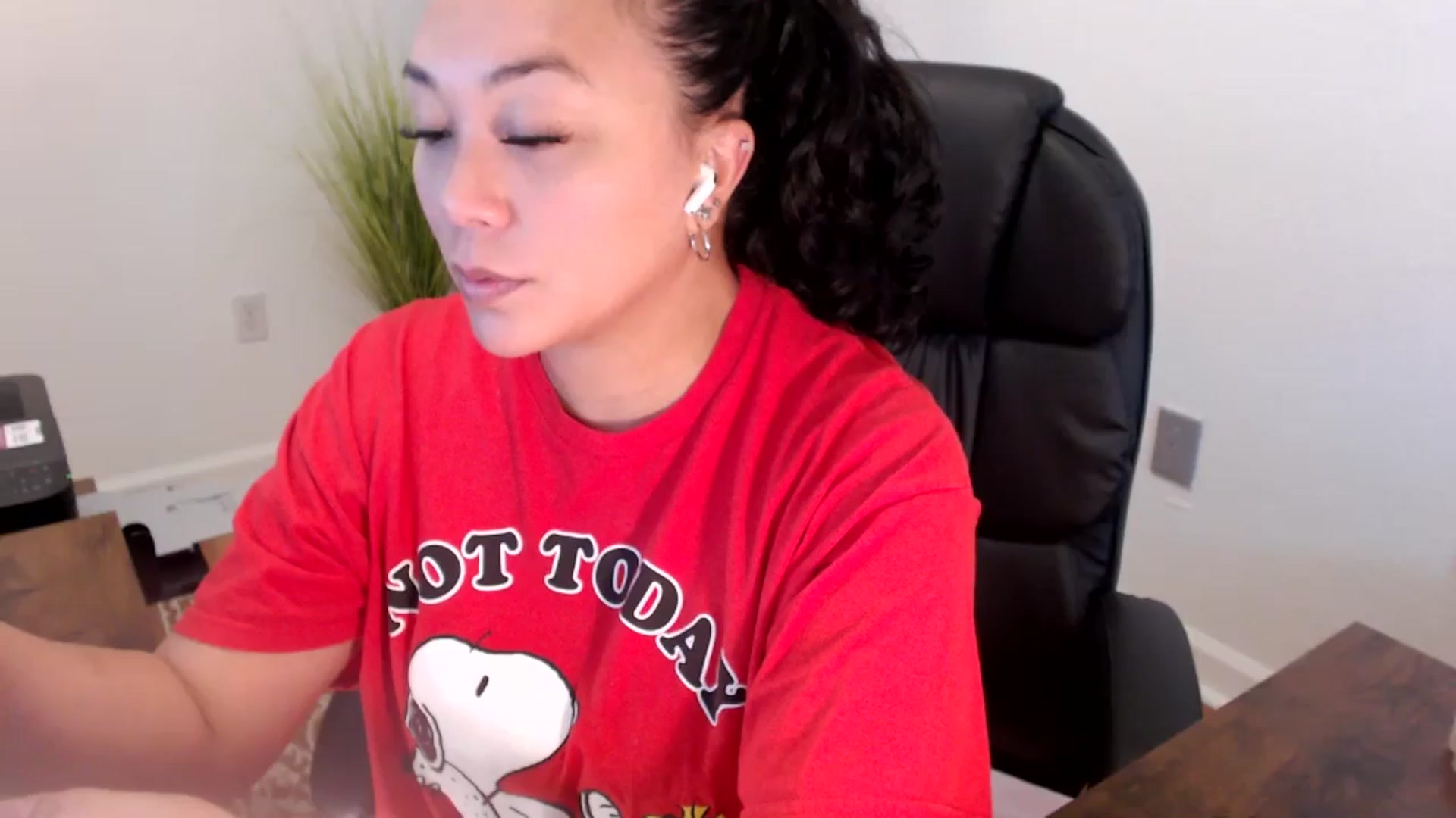 Gallery image thumbnail from MickaylaStar's myfreecams stream on, 06/20/2025, 16:04 image 13 of 20