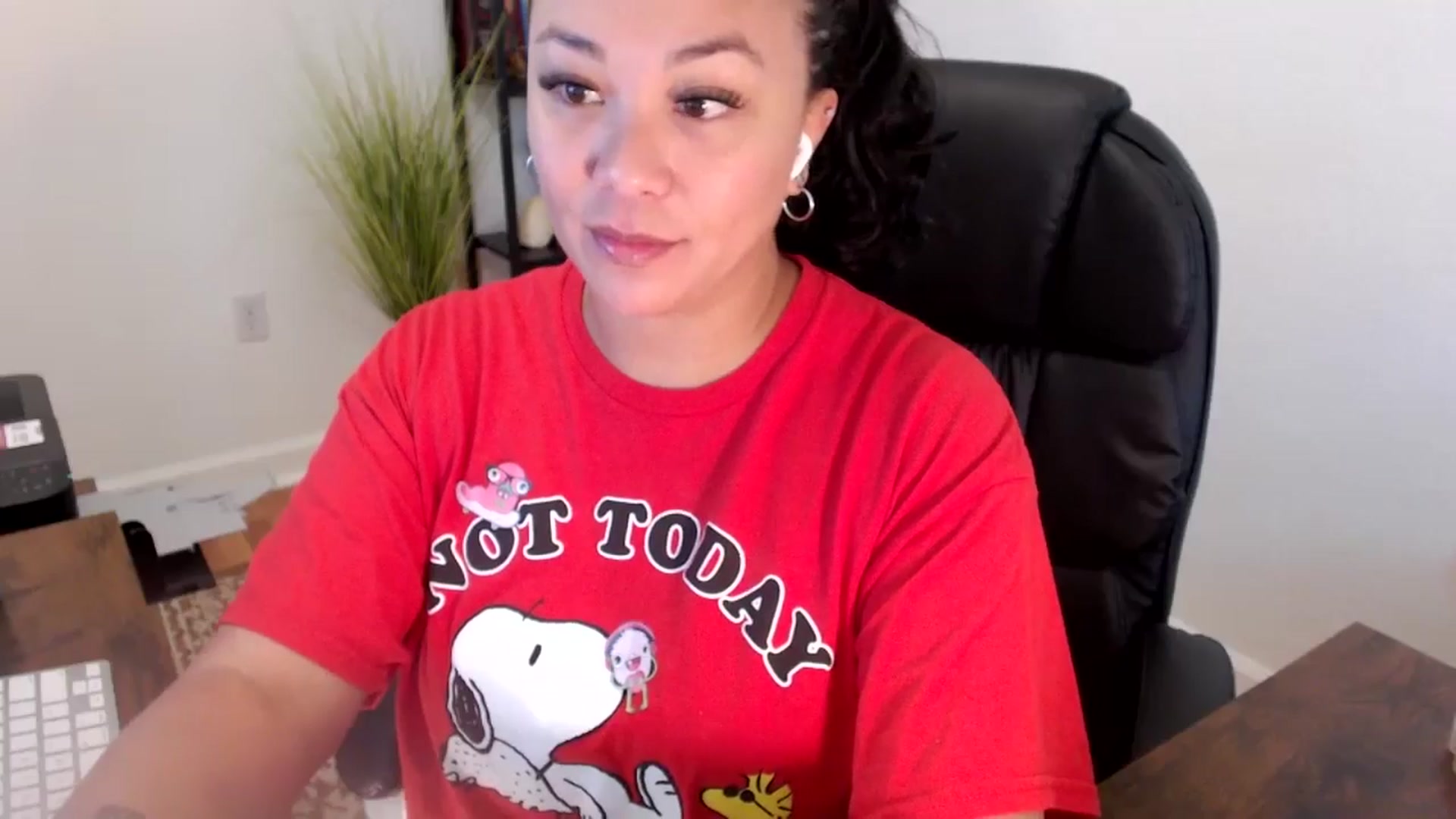 Gallery image thumbnail from MickaylaStar's myfreecams stream on, 06/20/2025, 16:42 image 13 of 20