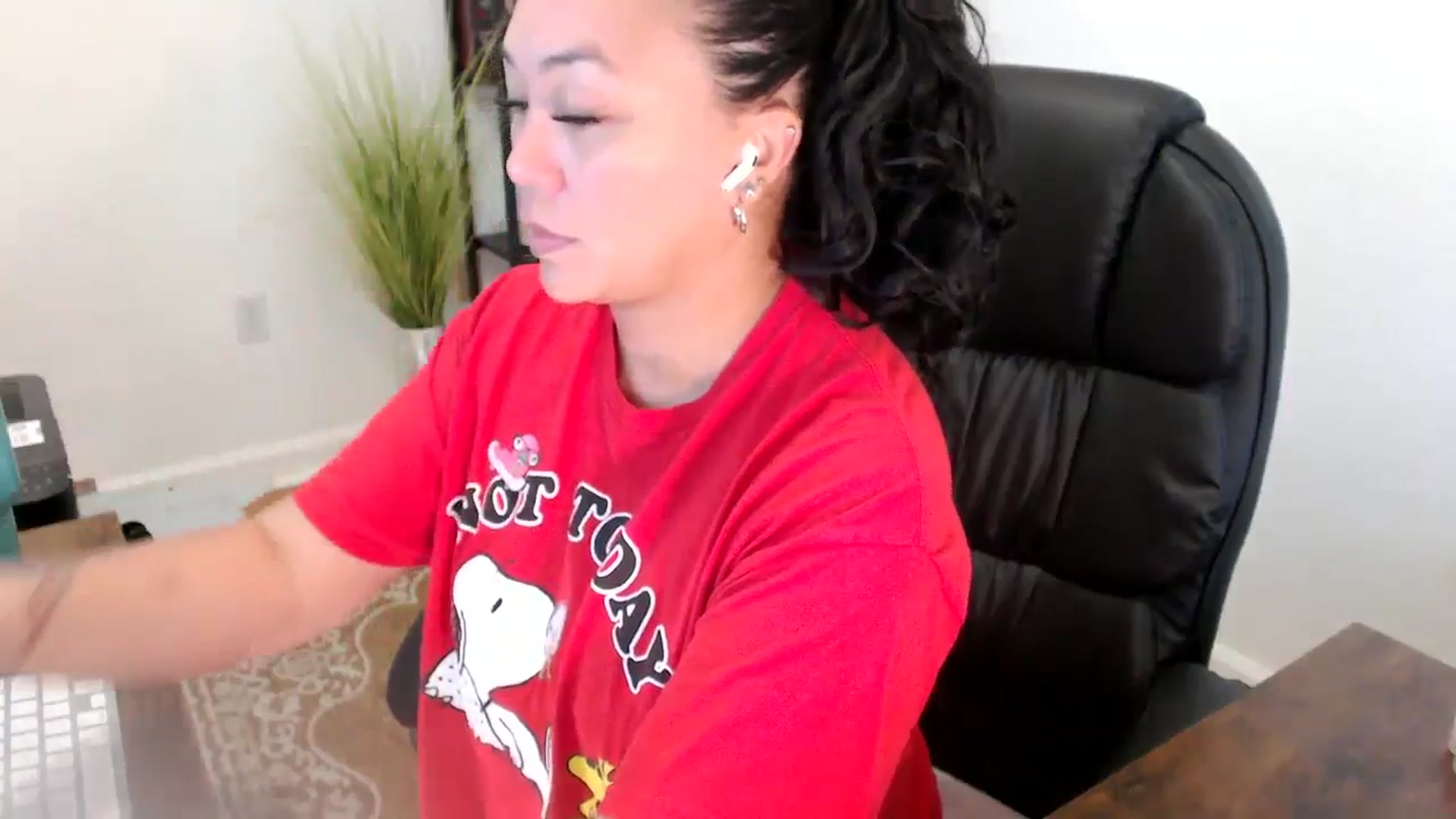 Gallery image thumbnail from MickaylaStar's myfreecams stream on, 06/20/2025, 16:42 image 4 of 20