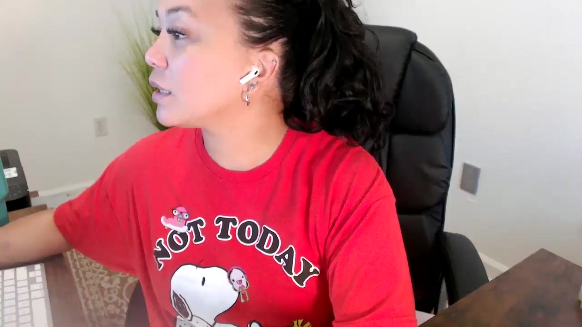 Gallery image thumbnail from MickaylaStar's myfreecams stream on, 06/20/2025, 16:42 image 10 of 20