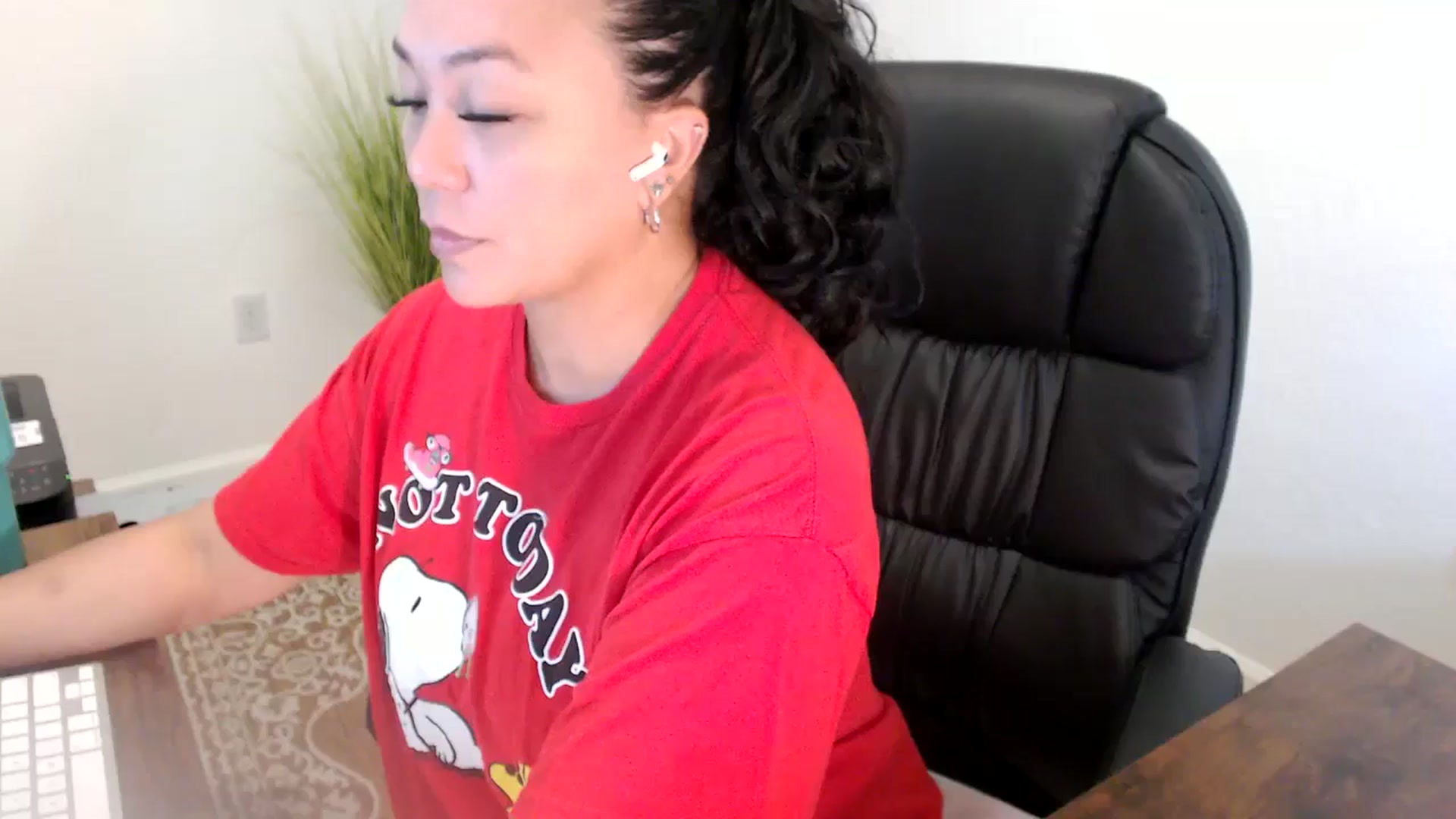 Gallery image thumbnail from MickaylaStar's myfreecams stream on, 06/20/2025, 17:09 image 5 of 20