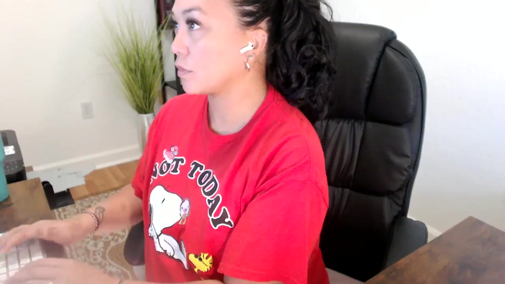 Gallery image thumbnail from MickaylaStar's myfreecams stream on, 06/20/2025, 17:09 image 10 of 20