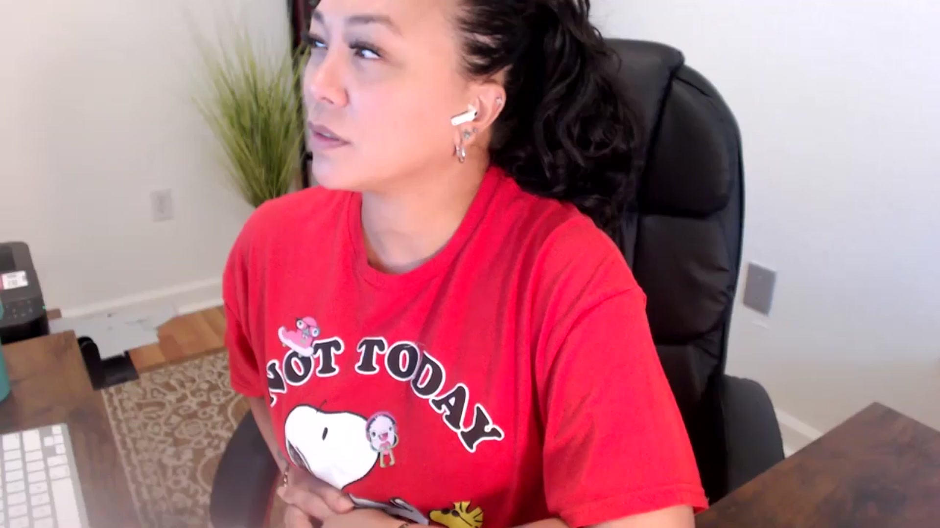 Gallery image thumbnail from MickaylaStar's myfreecams stream on, 06/20/2025, 17:09 image 18 of 20