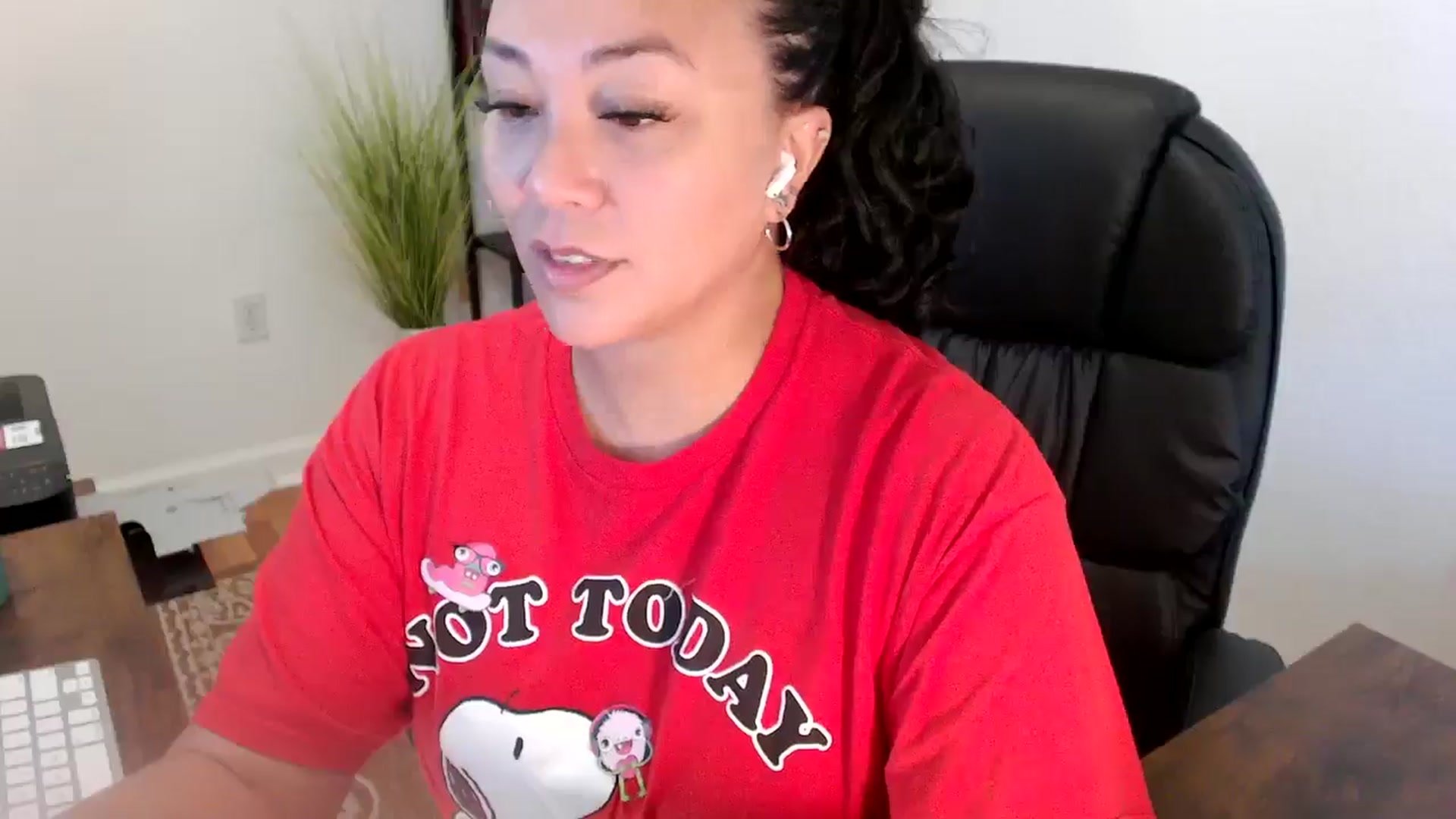 Gallery image thumbnail from MickaylaStar's myfreecams stream on, 06/20/2025, 17:18 image 17 of 20