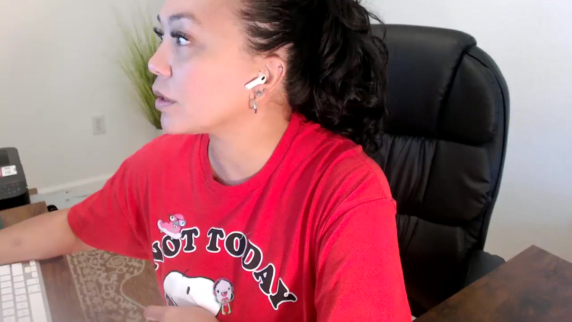 Gallery image thumbnail from MickaylaStar's myfreecams stream on, 06/20/2025, 17:18 image 16 of 20