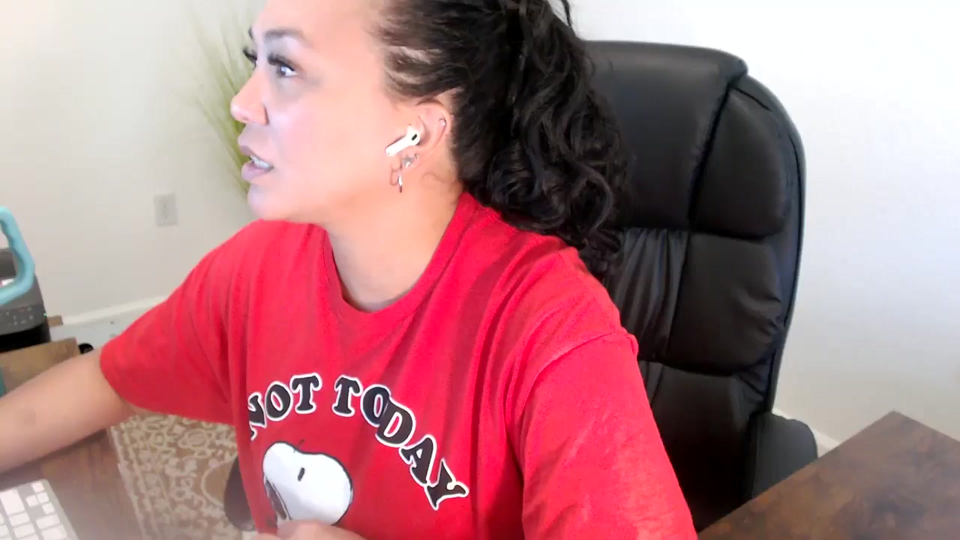 Gallery image thumbnail from MickaylaStar's myfreecams stream on, 06/20/2025, 19:04 image 12 of 20