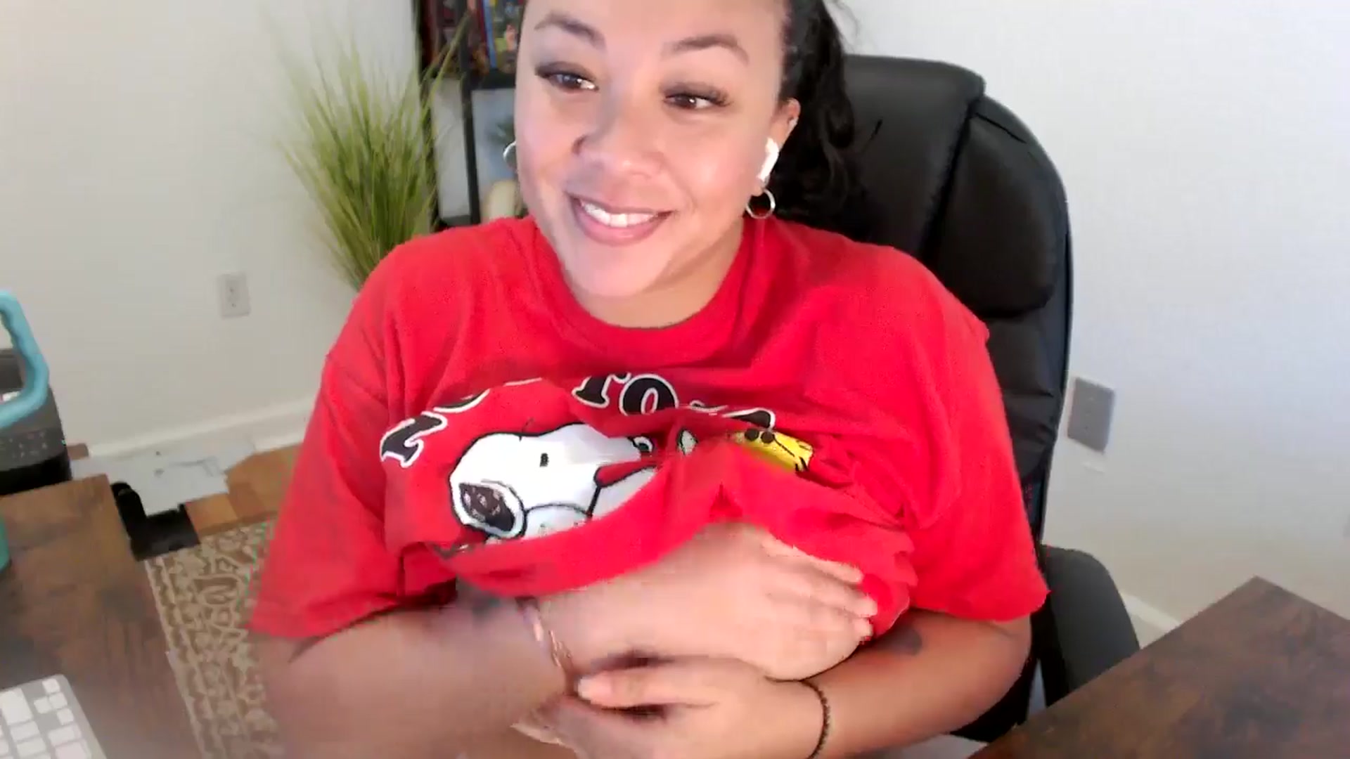 Gallery image thumbnail from MickaylaStar's myfreecams stream on, 06/20/2025, 19:04 image 17 of 20