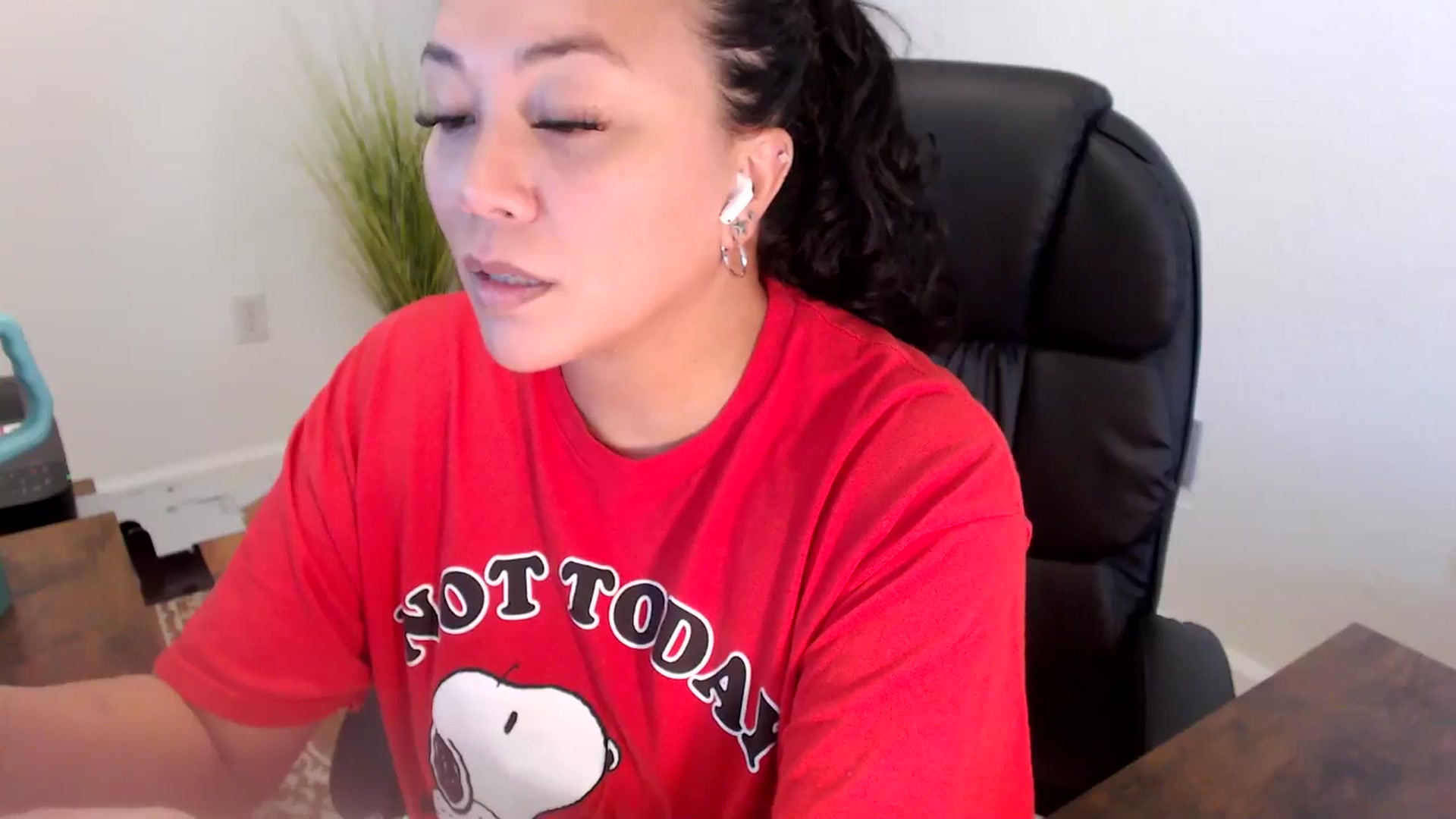 Gallery image thumbnail from MickaylaStar's myfreecams stream on, 06/20/2025, 19:04 image 14 of 20