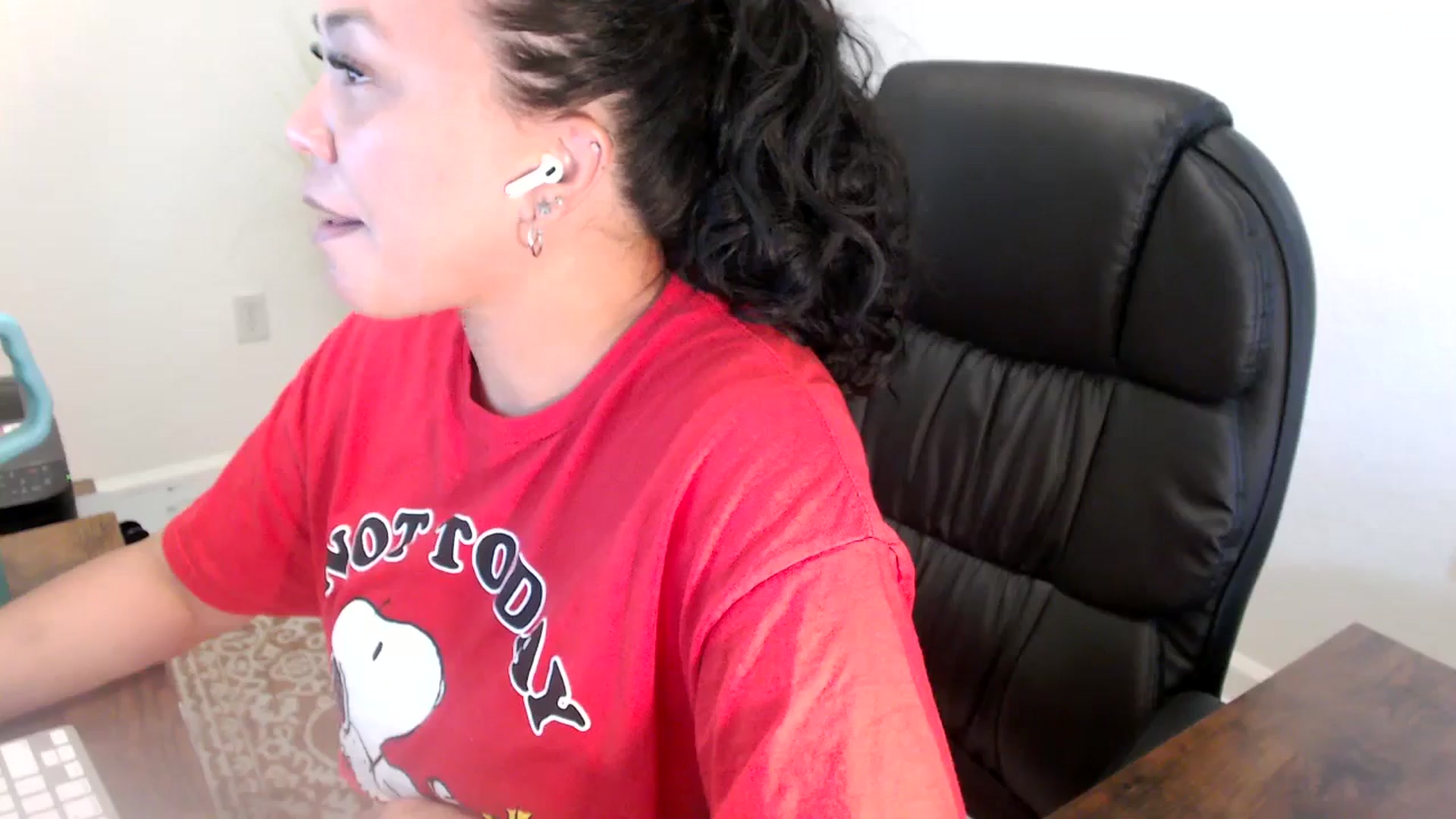 Gallery image thumbnail from MickaylaStar's myfreecams stream on, 06/20/2025, 19:04 image 5 of 20