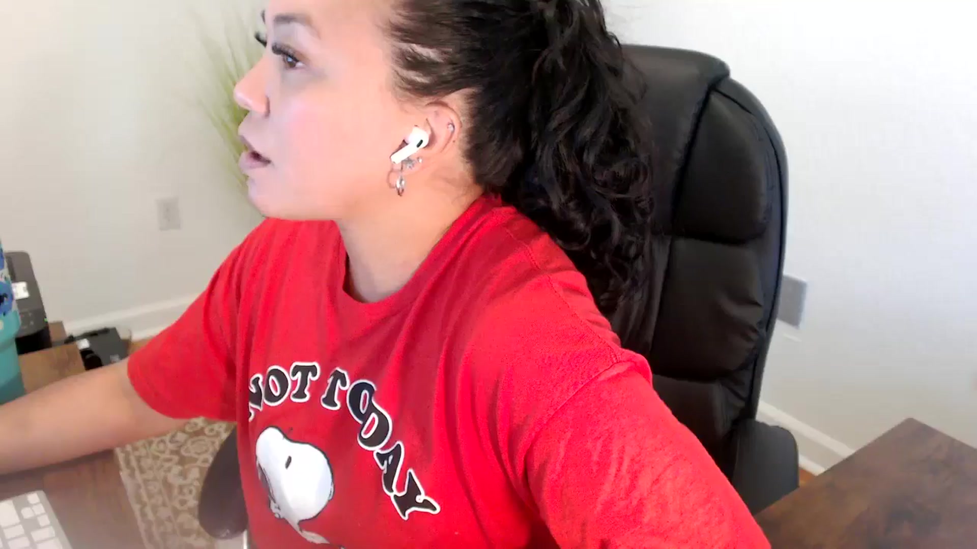 Gallery image thumbnail from MickaylaStar's myfreecams stream on, 06/20/2025, 20:11 image 6 of 20
