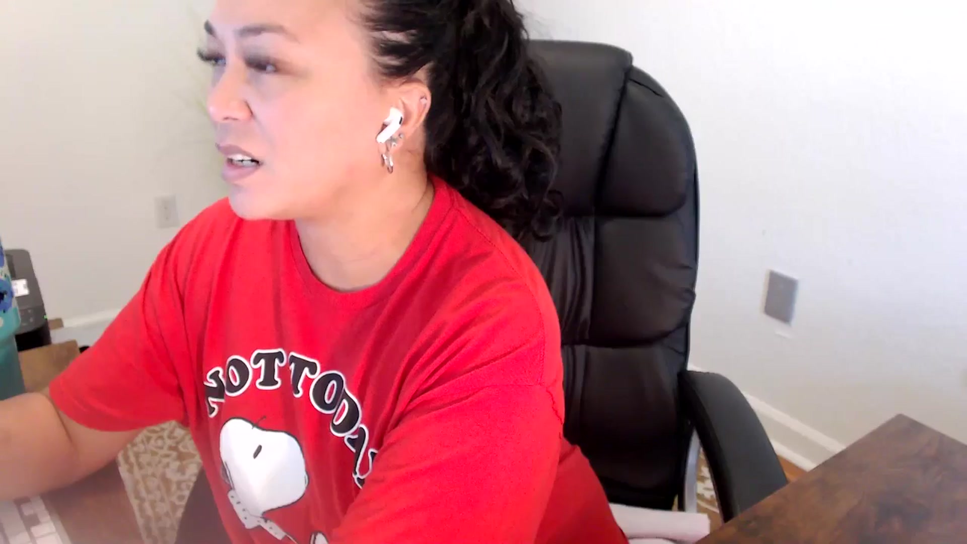 Gallery image thumbnail from MickaylaStar's myfreecams stream on, 06/20/2025, 20:11 image 4 of 20