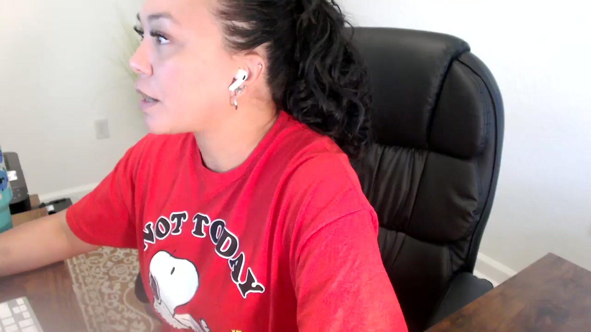 Gallery image thumbnail from MickaylaStar's myfreecams stream on, 06/20/2025, 20:11 image 5 of 20